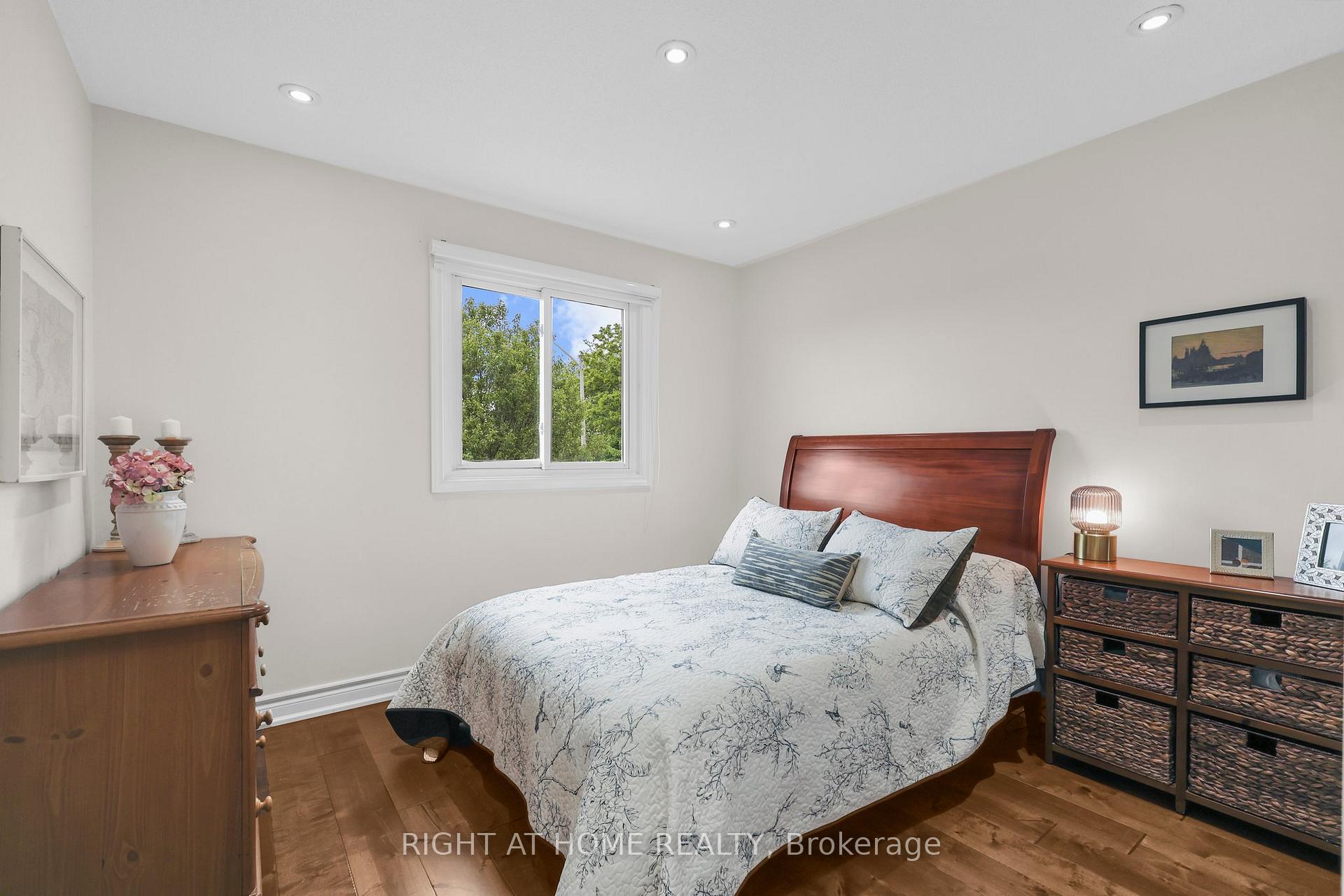 Photo 25 of 21 Spragg Circle, Markham, Markham Village — HOMEH