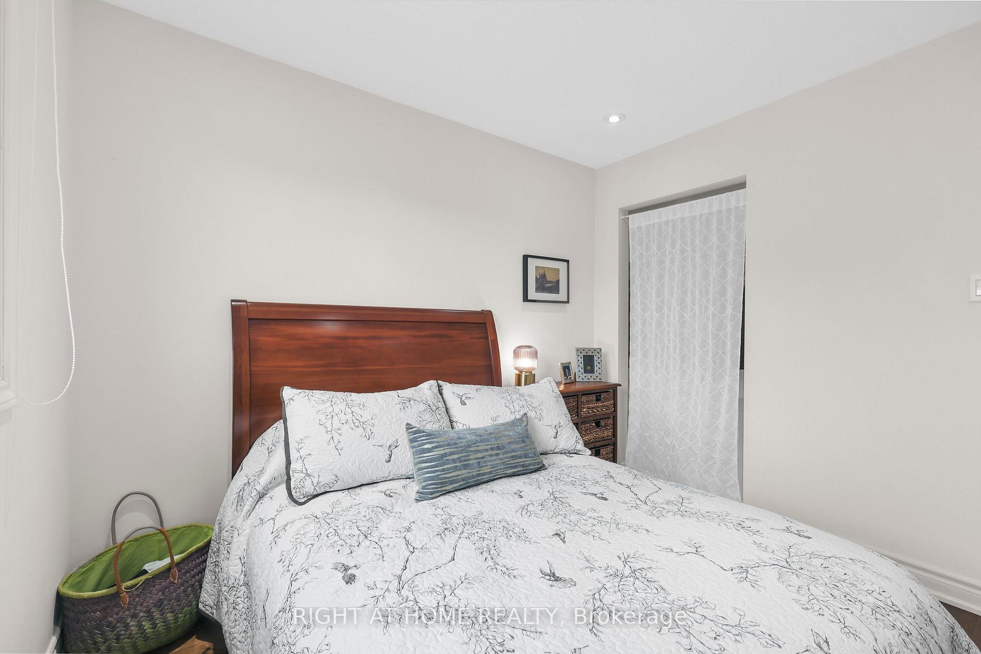 Photo 26 of 21 Spragg Circle, Markham, Markham Village — HOMEH
