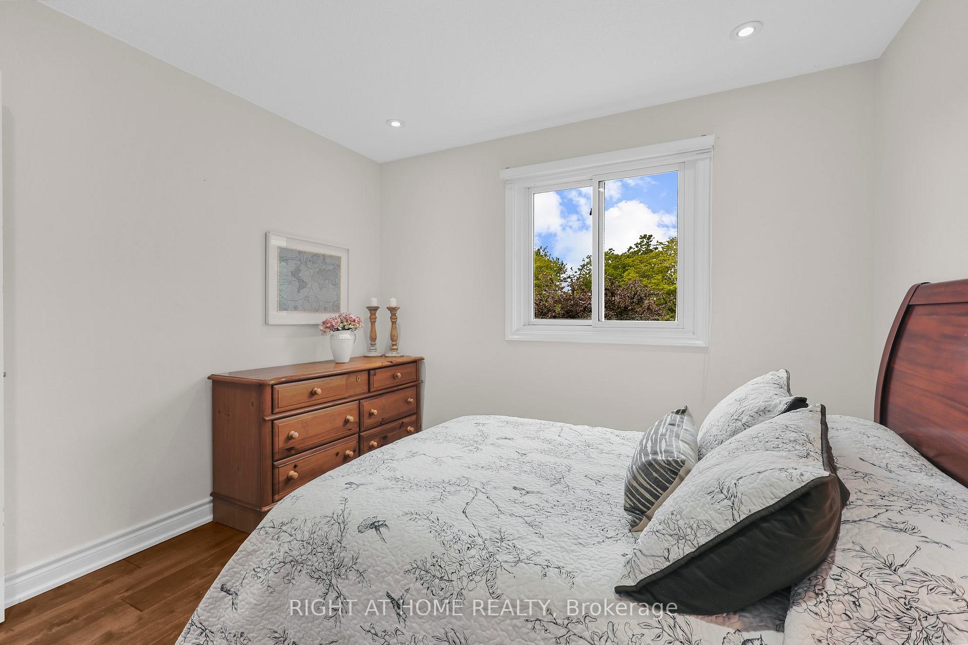Photo 27 of 21 Spragg Circle, Markham, Markham Village — HOMEH