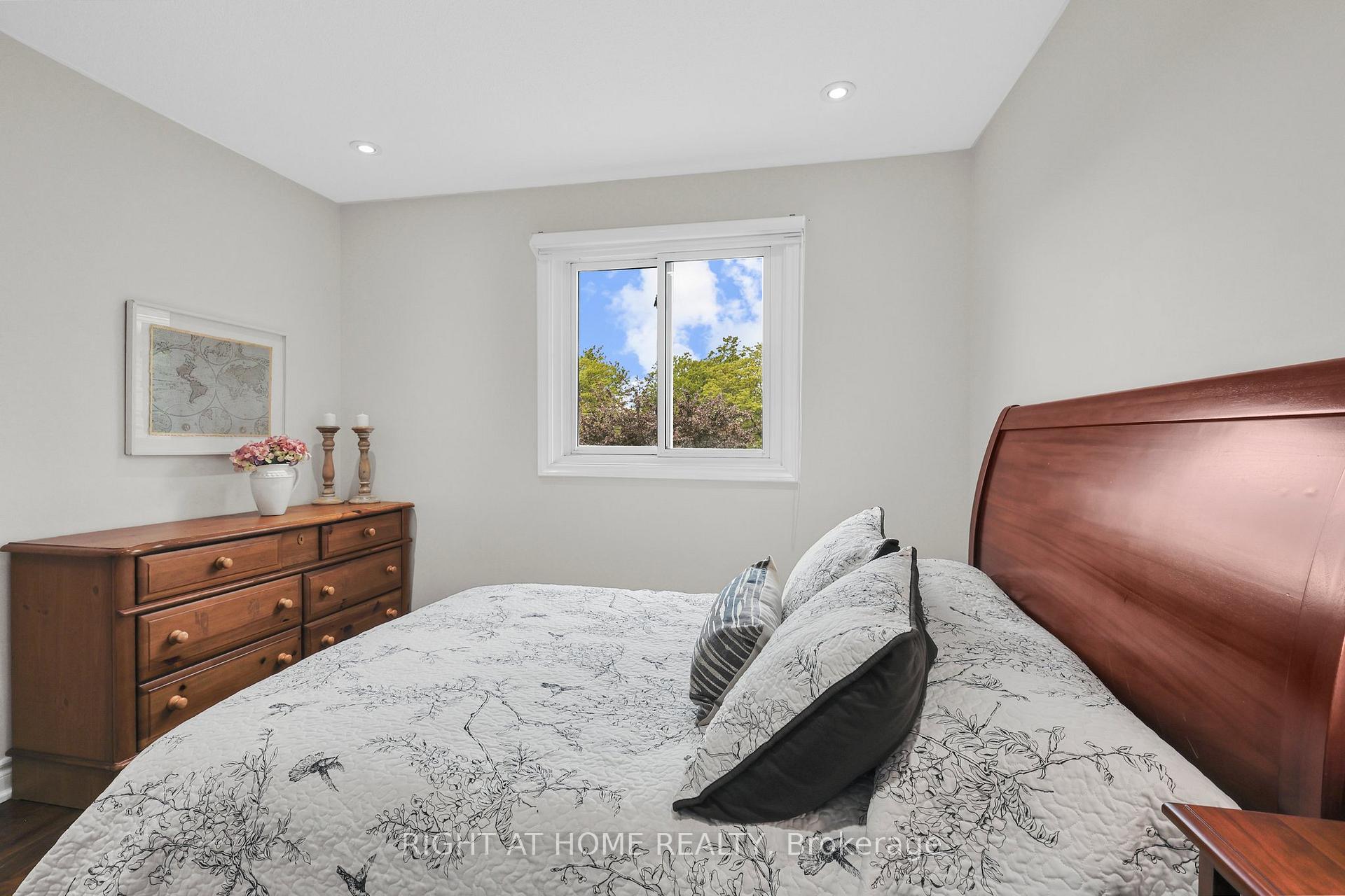 Photo 28 of 21 Spragg Circle, Markham, Markham Village — HOMEH