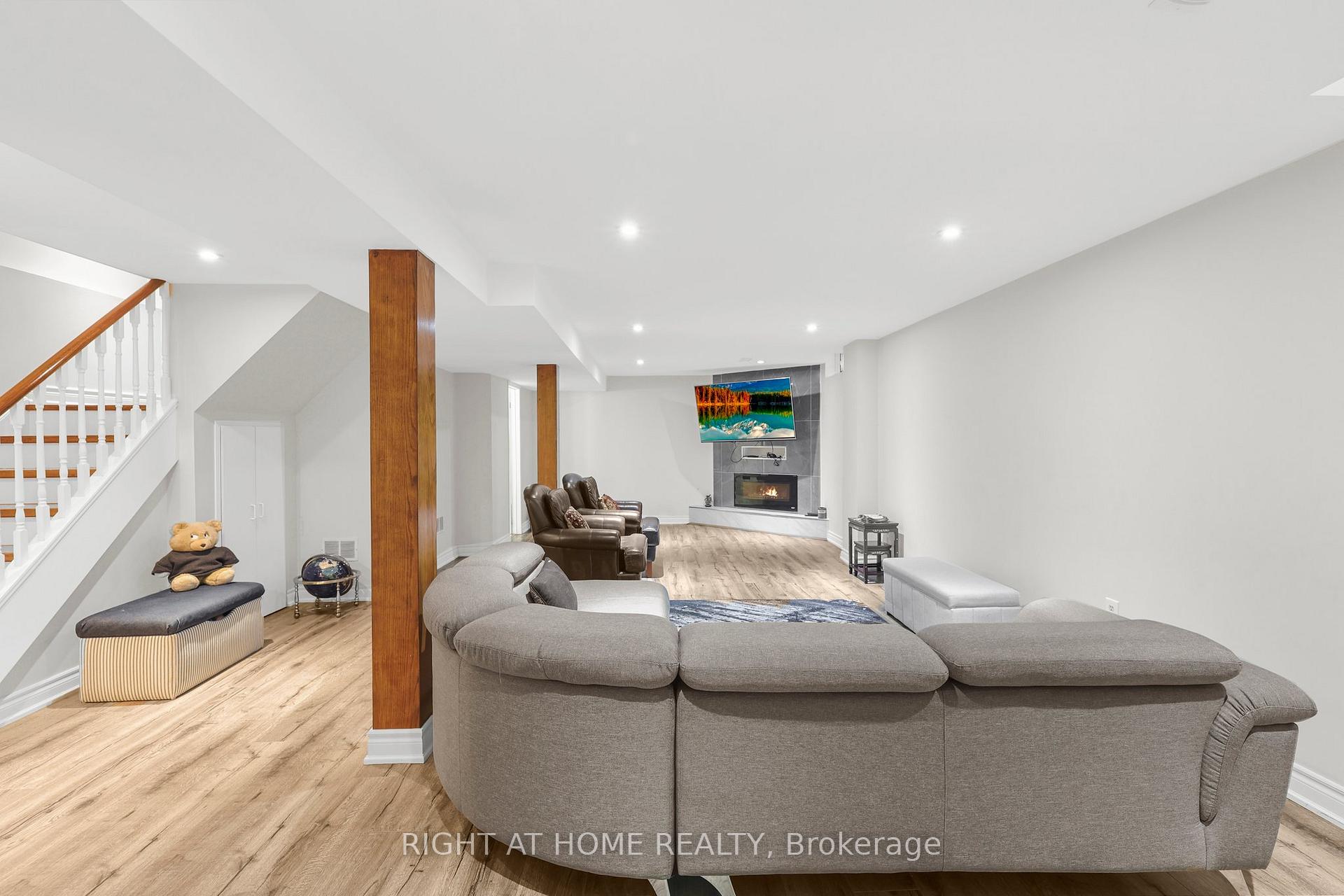Photo 29 of 21 Spragg Circle, Markham, Markham Village — HOMEH