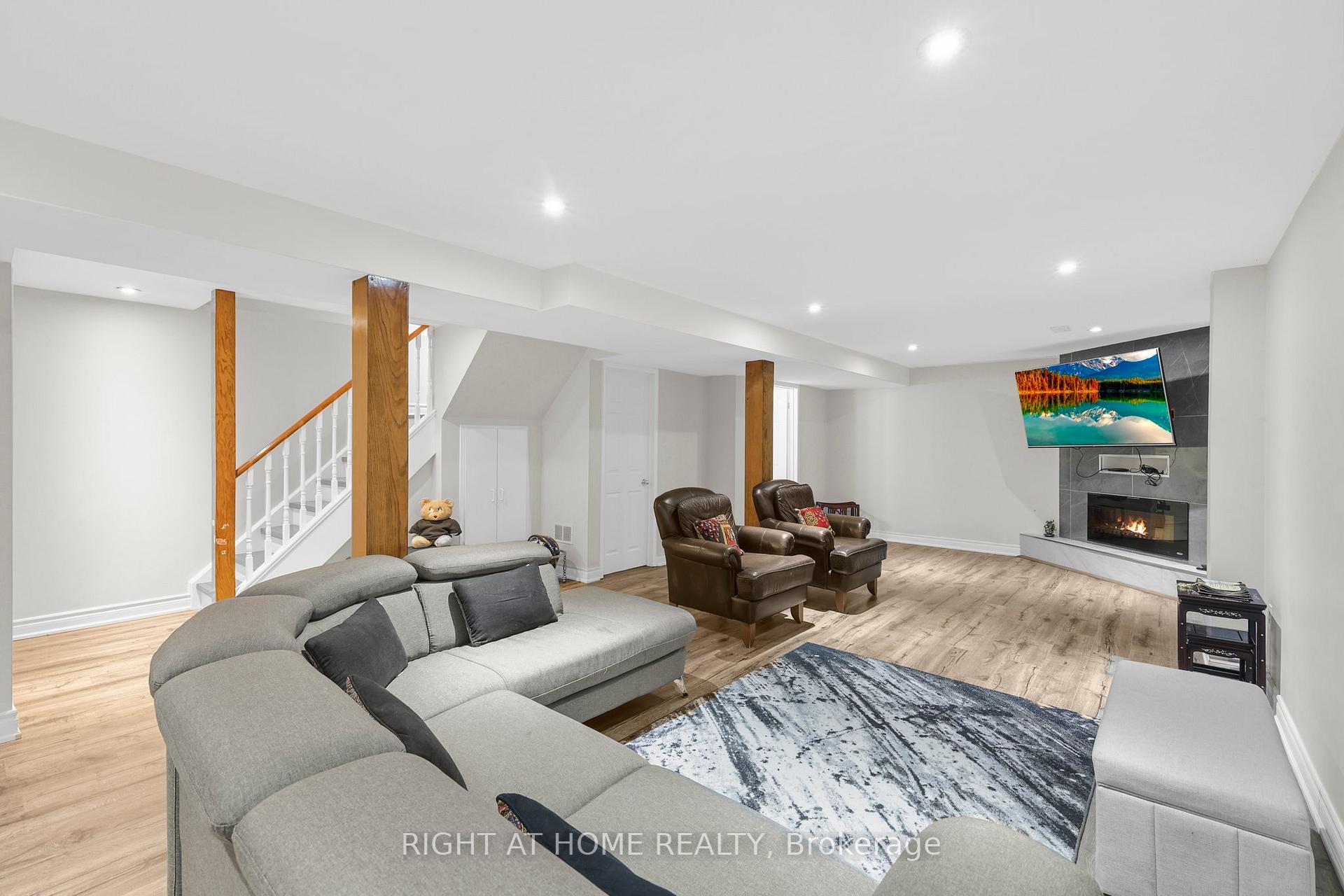 Photo 30 of 21 Spragg Circle, Markham, Markham Village — HOMEH
