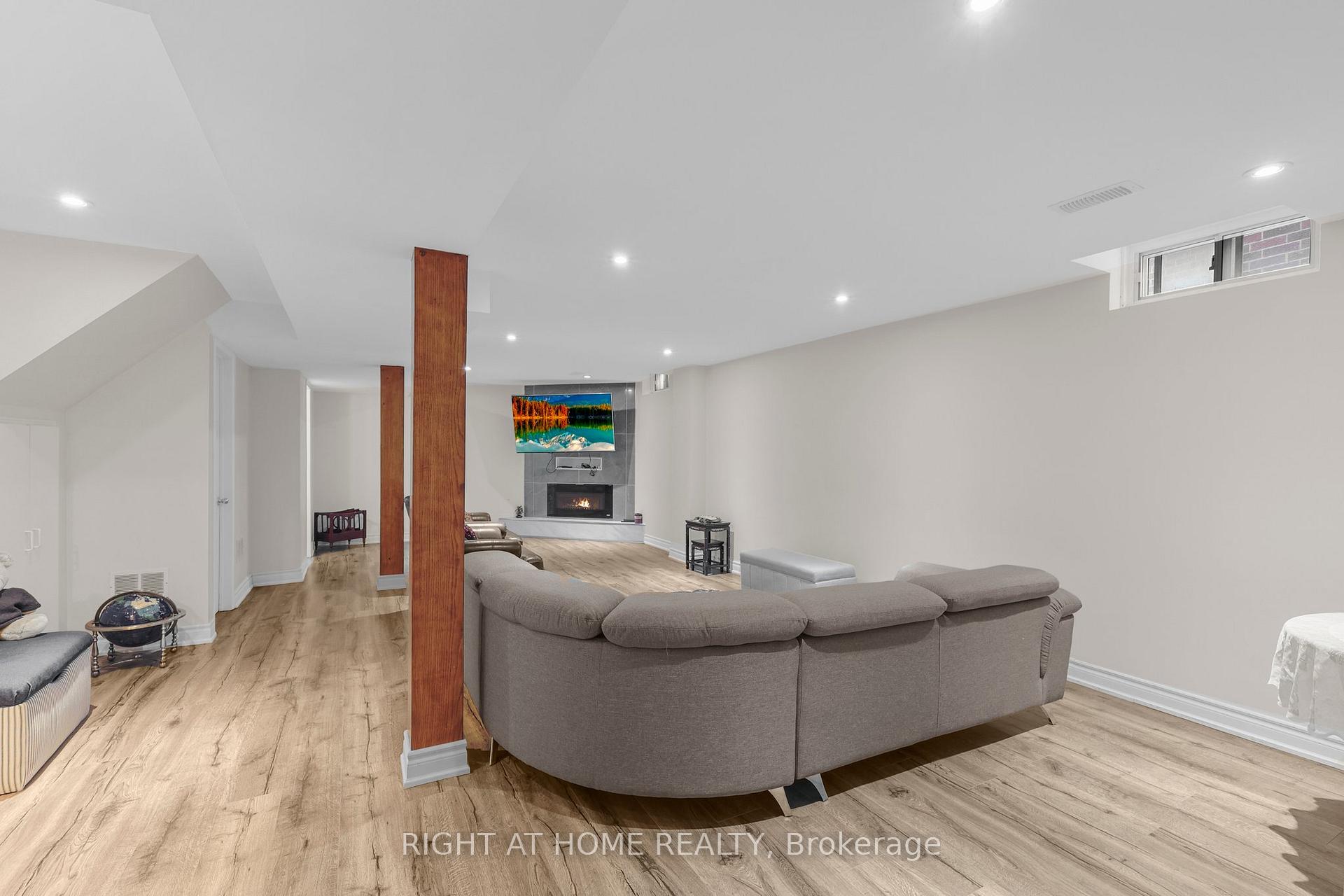 Photo 31 of 21 Spragg Circle, Markham, Markham Village — HOMEH