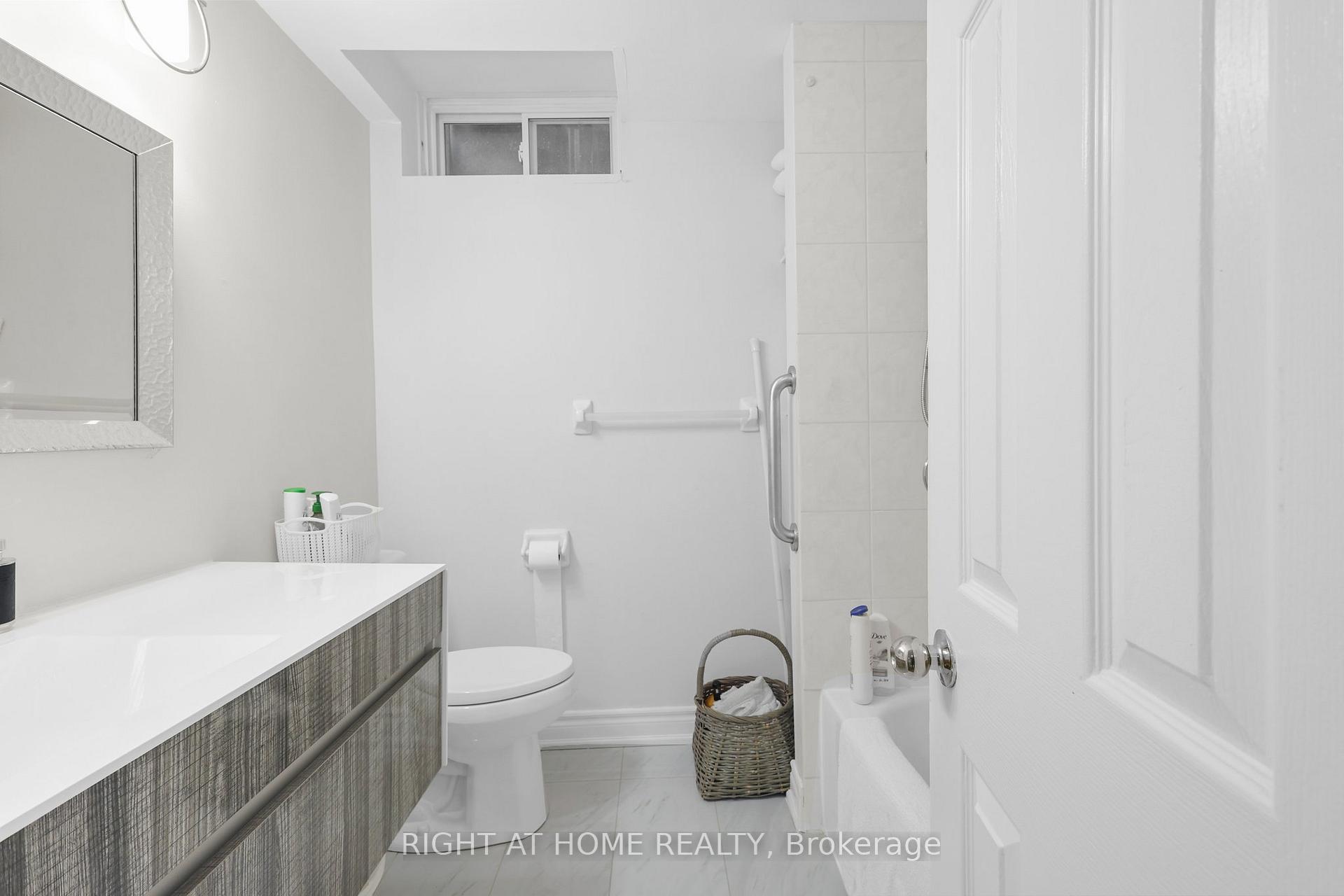 Photo 32 of 21 Spragg Circle, Markham, Markham Village — HOMEH