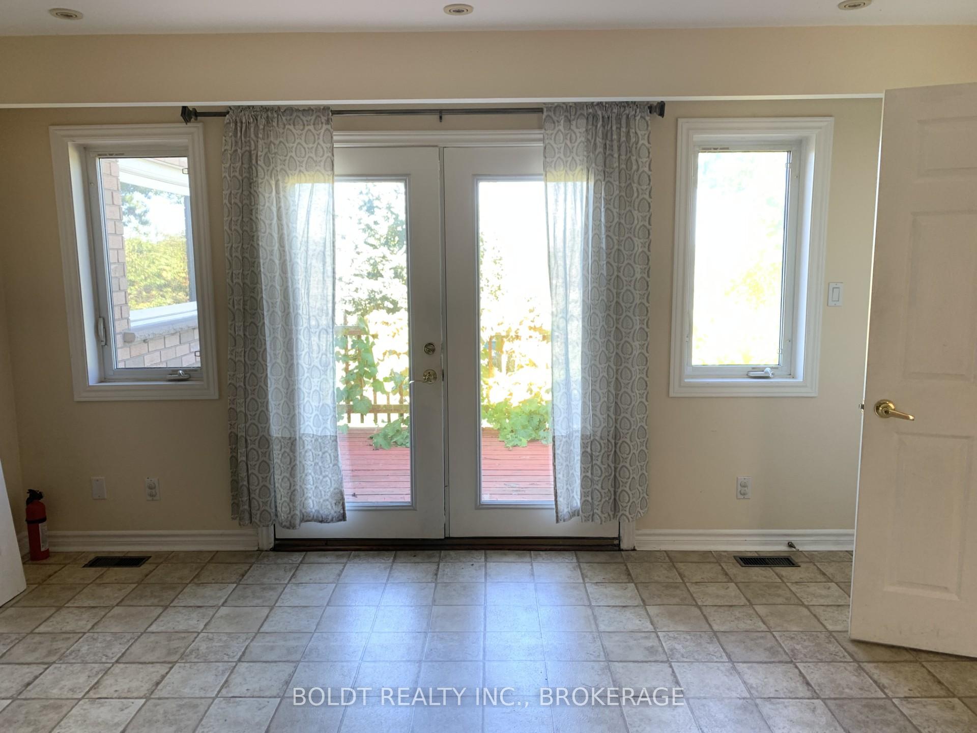 Photo 4 of 7 Gilanna Street, Hamilton, Rural Stoney Creek — HOMEH