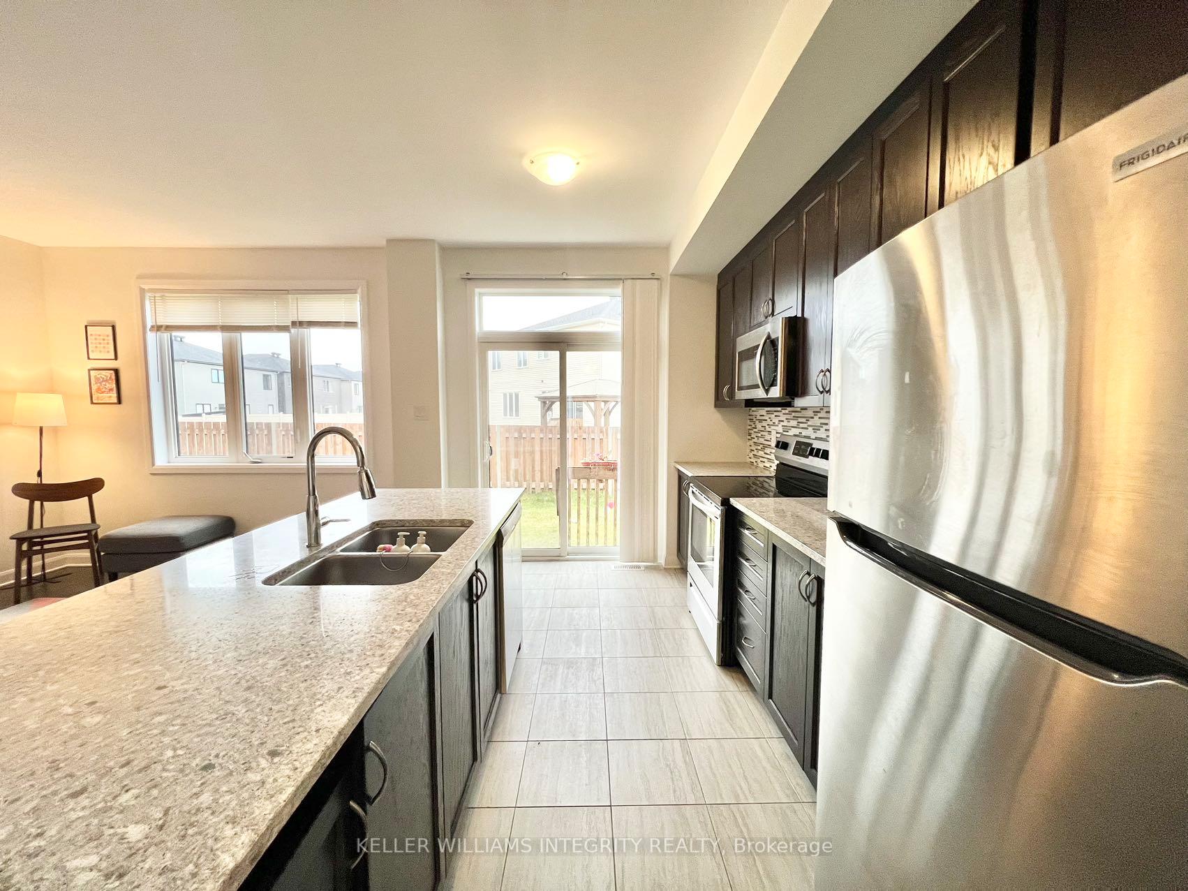 Photo 10 of 215 Clonrush Way, Ottawa, Kanata - Kanata Lakes/Heritage Hills — HOMEH