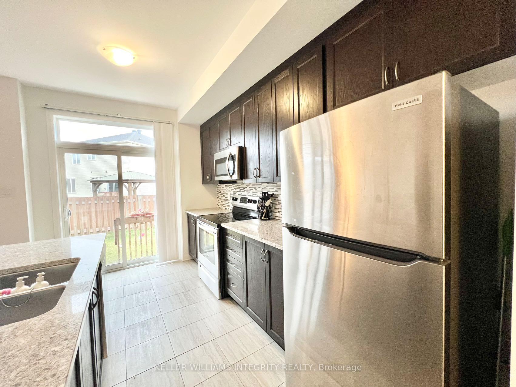 Photo 11 of 215 Clonrush Way, Ottawa, Kanata - Kanata Lakes/Heritage Hills — HOMEH