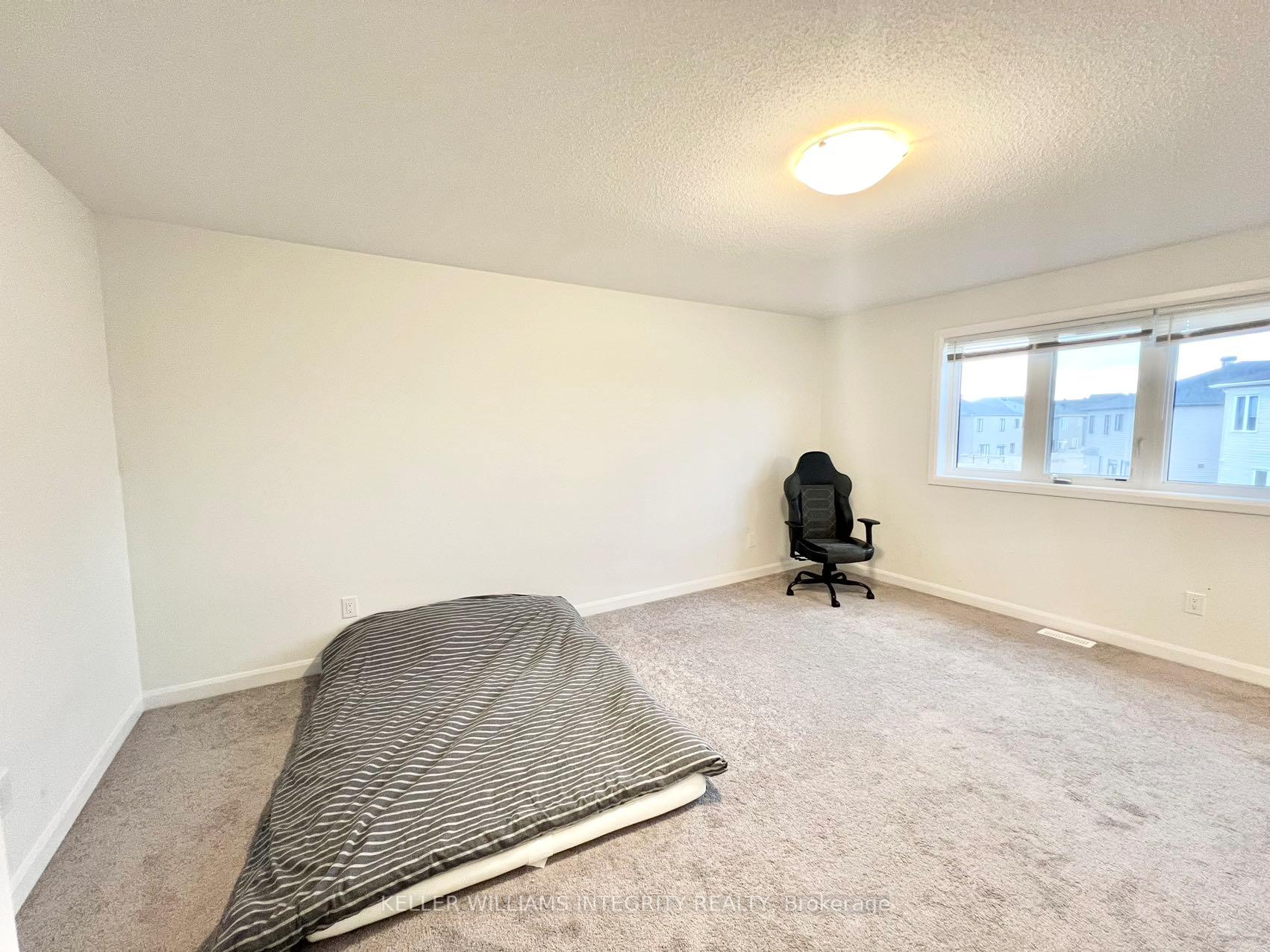 Photo 17 of 215 Clonrush Way, Ottawa, Kanata - Kanata Lakes/Heritage Hills — HOMEH
