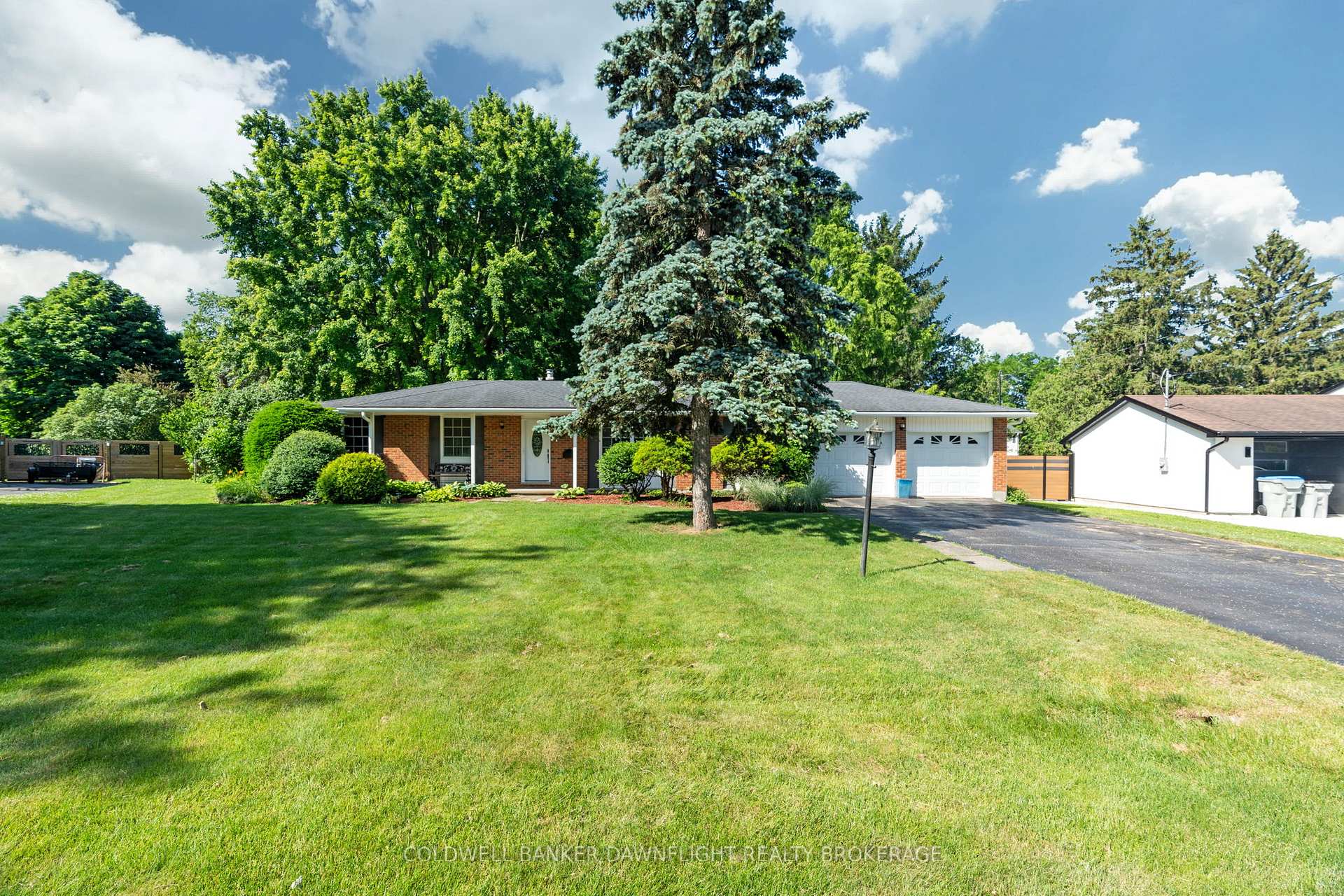 Photo 1 of 218 Oakcrest Drive, Middlesex Centre, Komoka — HOMEH