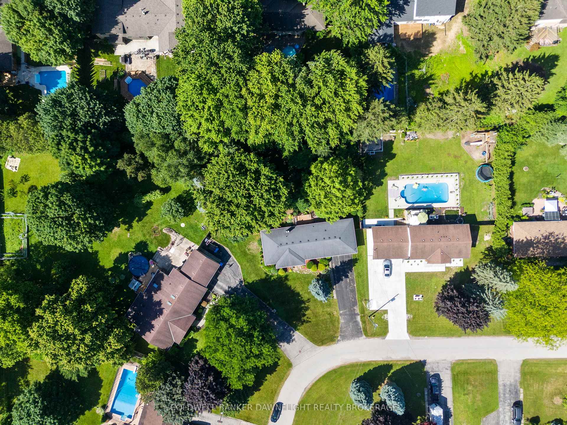 Photo 3 of 218 Oakcrest Drive, Middlesex Centre, Komoka — HOMEH