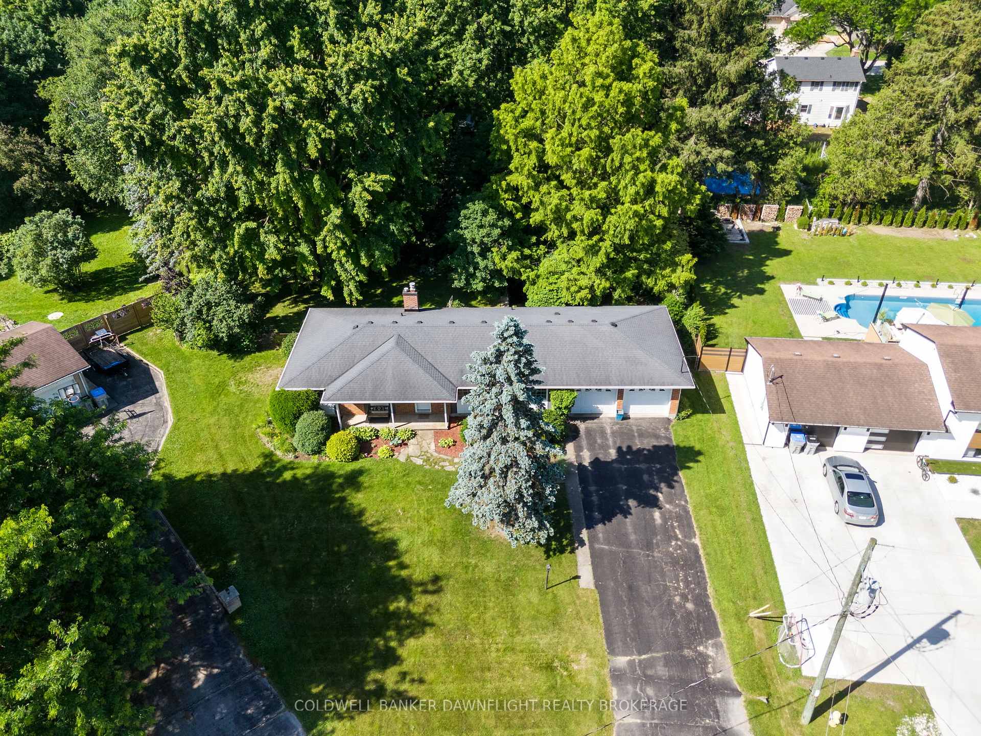 Photo 4 of 218 Oakcrest Drive, Middlesex Centre, Komoka — HOMEH