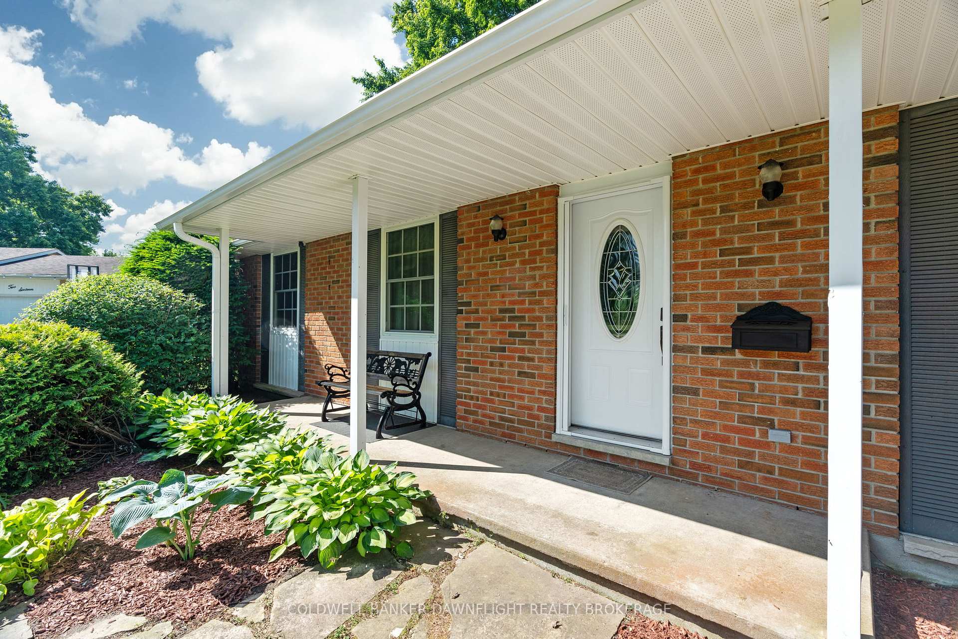 Photo 5 of 218 Oakcrest Drive, Middlesex Centre, Komoka — HOMEH