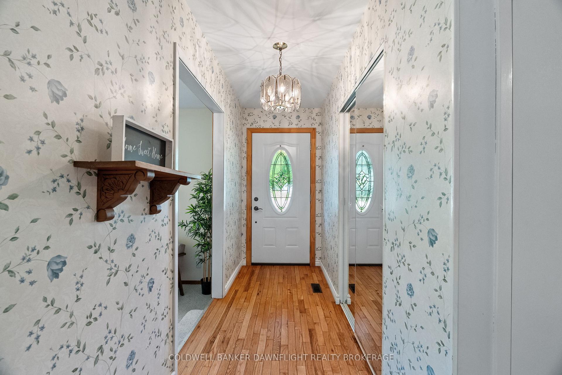 Photo 6 of 218 Oakcrest Drive, Middlesex Centre, Komoka — HOMEH