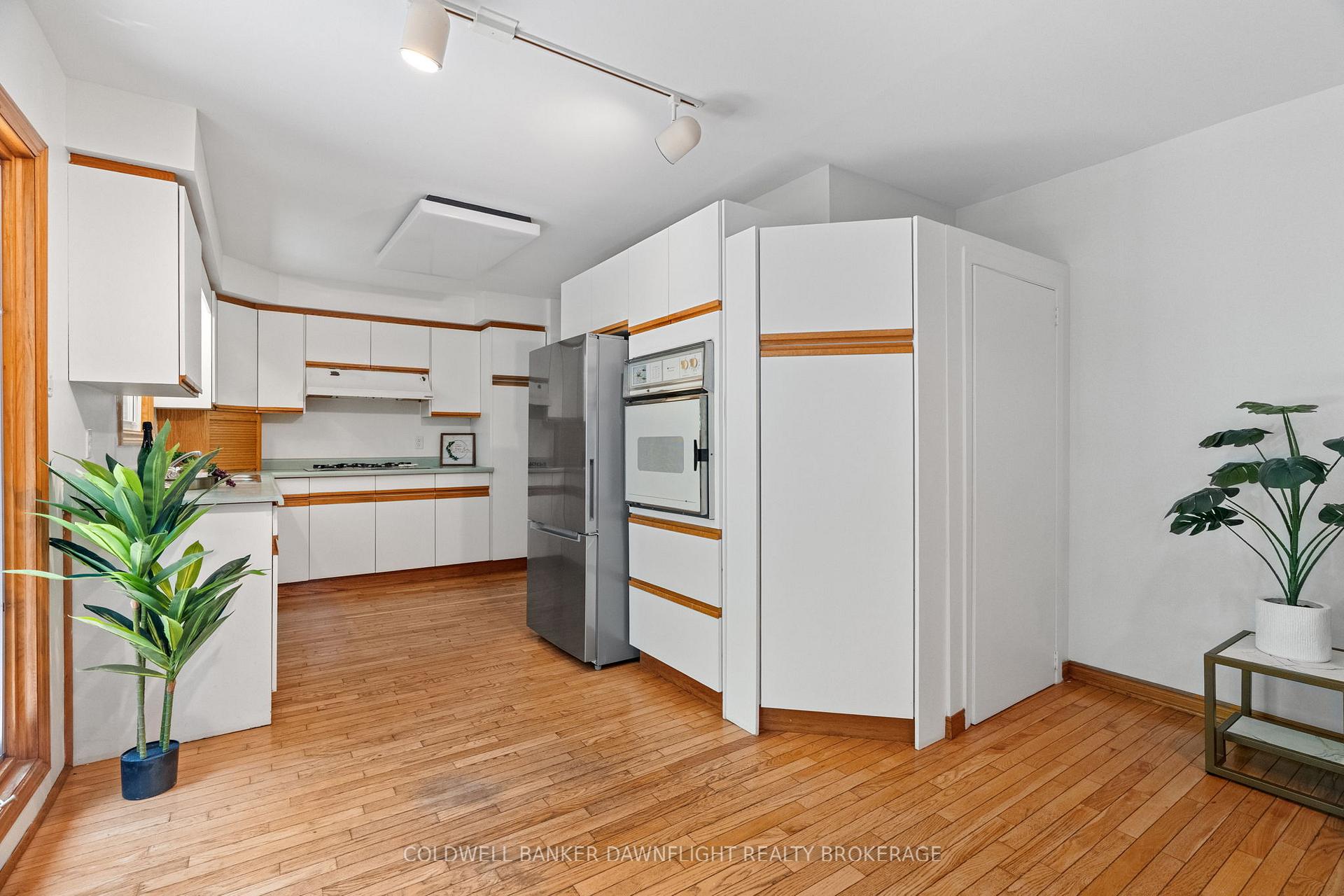 Photo 18 of 218 Oakcrest Drive, Middlesex Centre, Komoka — HOMEH