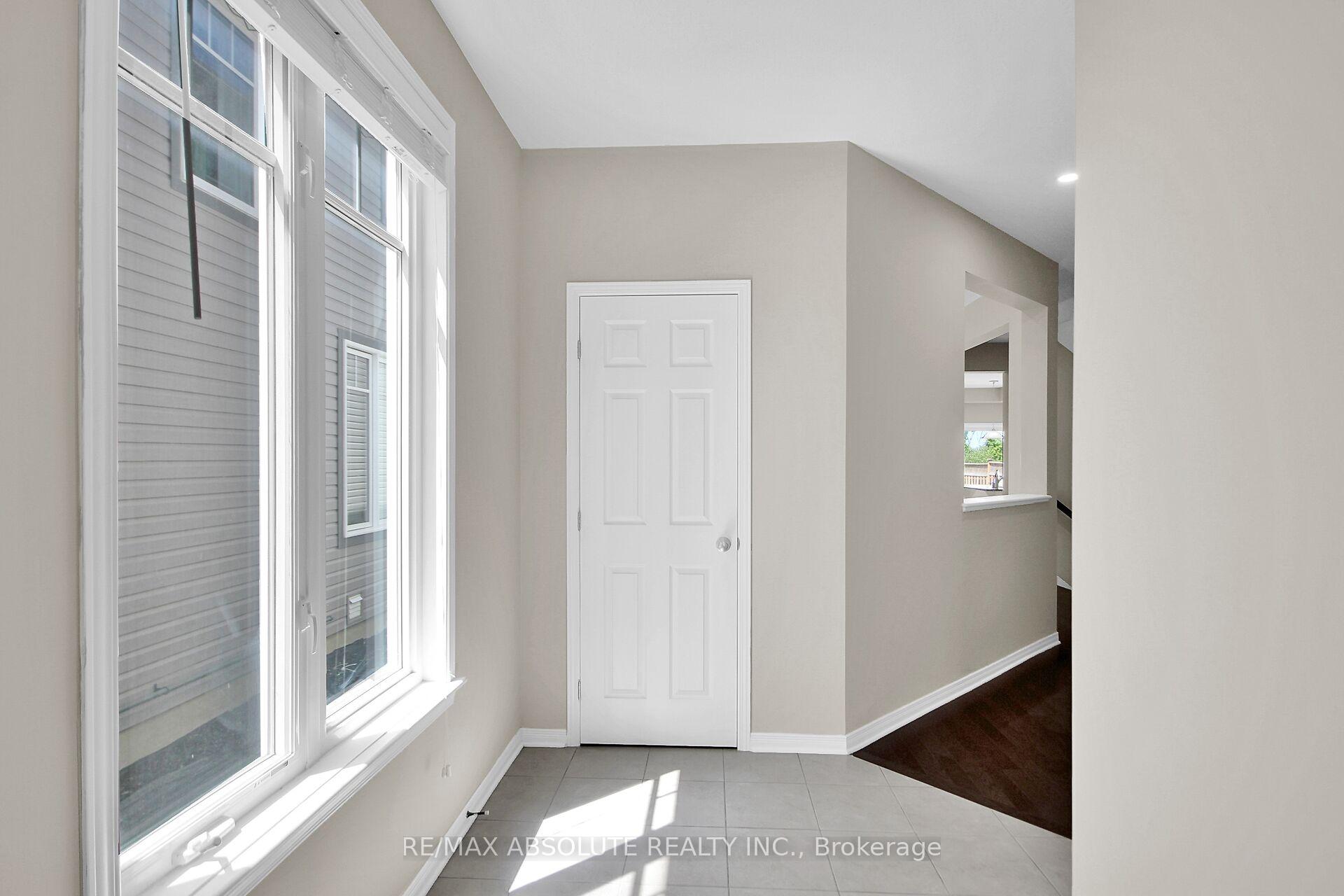 Photo 4 of 54 Tapadero Avenue, Ottawa, Kanata - Emerald Meadows/Trailwest — HOMEH