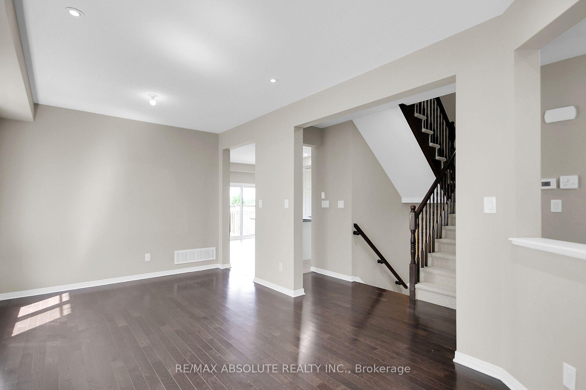 Photo 6 of 54 Tapadero Avenue, Ottawa, Kanata - Emerald Meadows/Trailwest — HOMEH