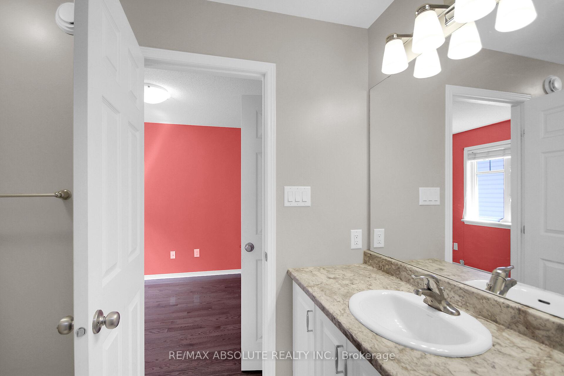 Photo 37 of 54 Tapadero Avenue, Ottawa, Kanata - Emerald Meadows/Trailwest — HOMEH