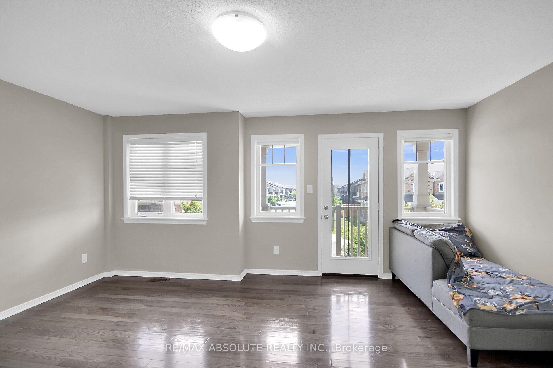 Photo 42 of 54 Tapadero Avenue, Ottawa, Kanata - Emerald Meadows/Trailwest — HOMEH