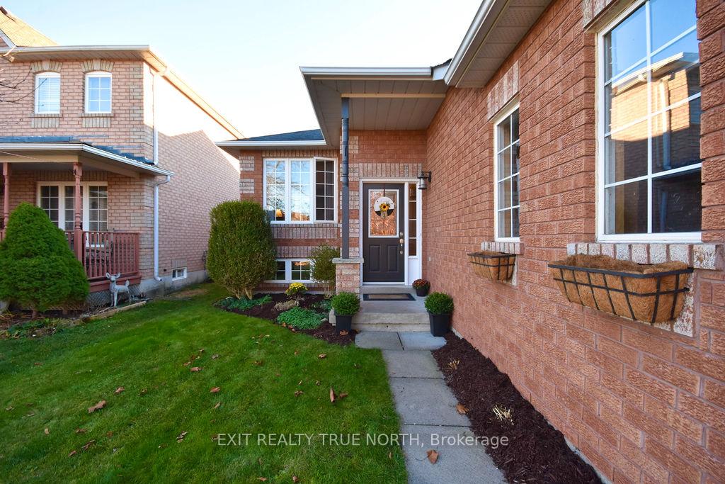 Photo 3 of 1321 Vincent Crescent, Innisfil, Alcona — HOMEH