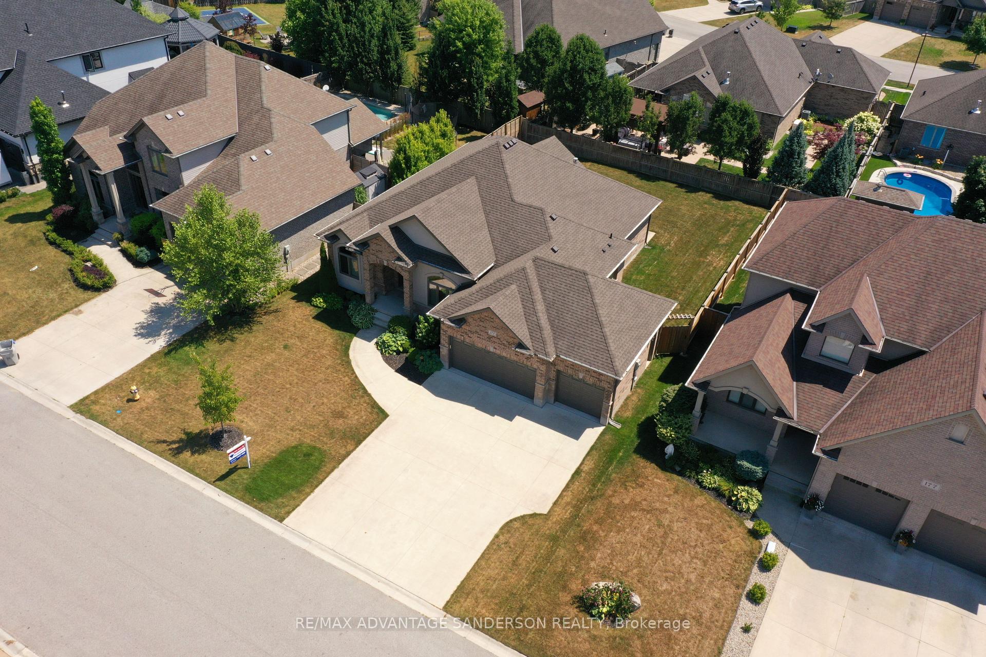 Photo 6 of 173 Martin Drive, Middlesex Centre, Ilderton — HOMEH