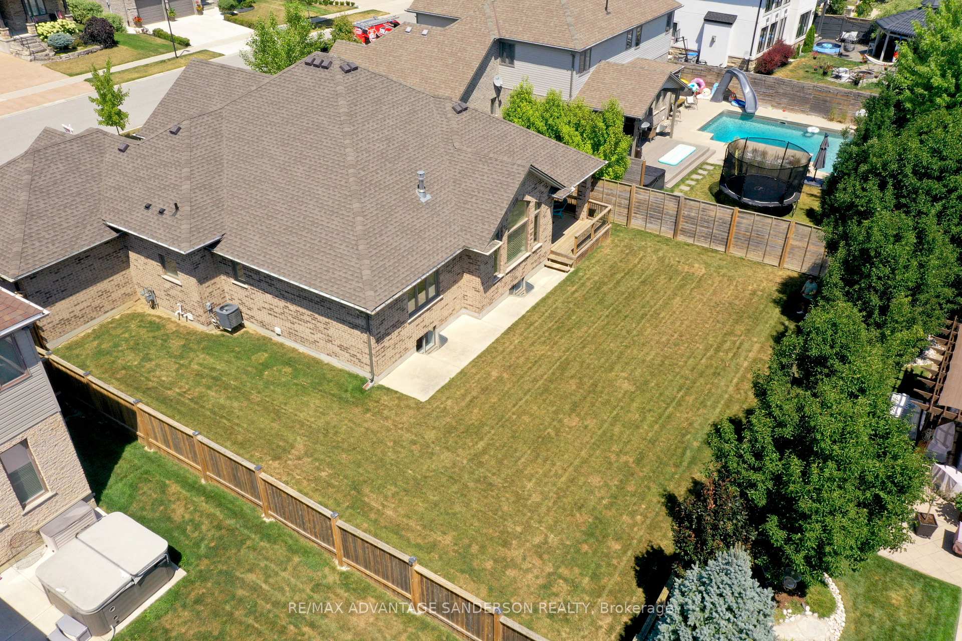 Photo 8 of 173 Martin Drive, Middlesex Centre, Ilderton — HOMEH