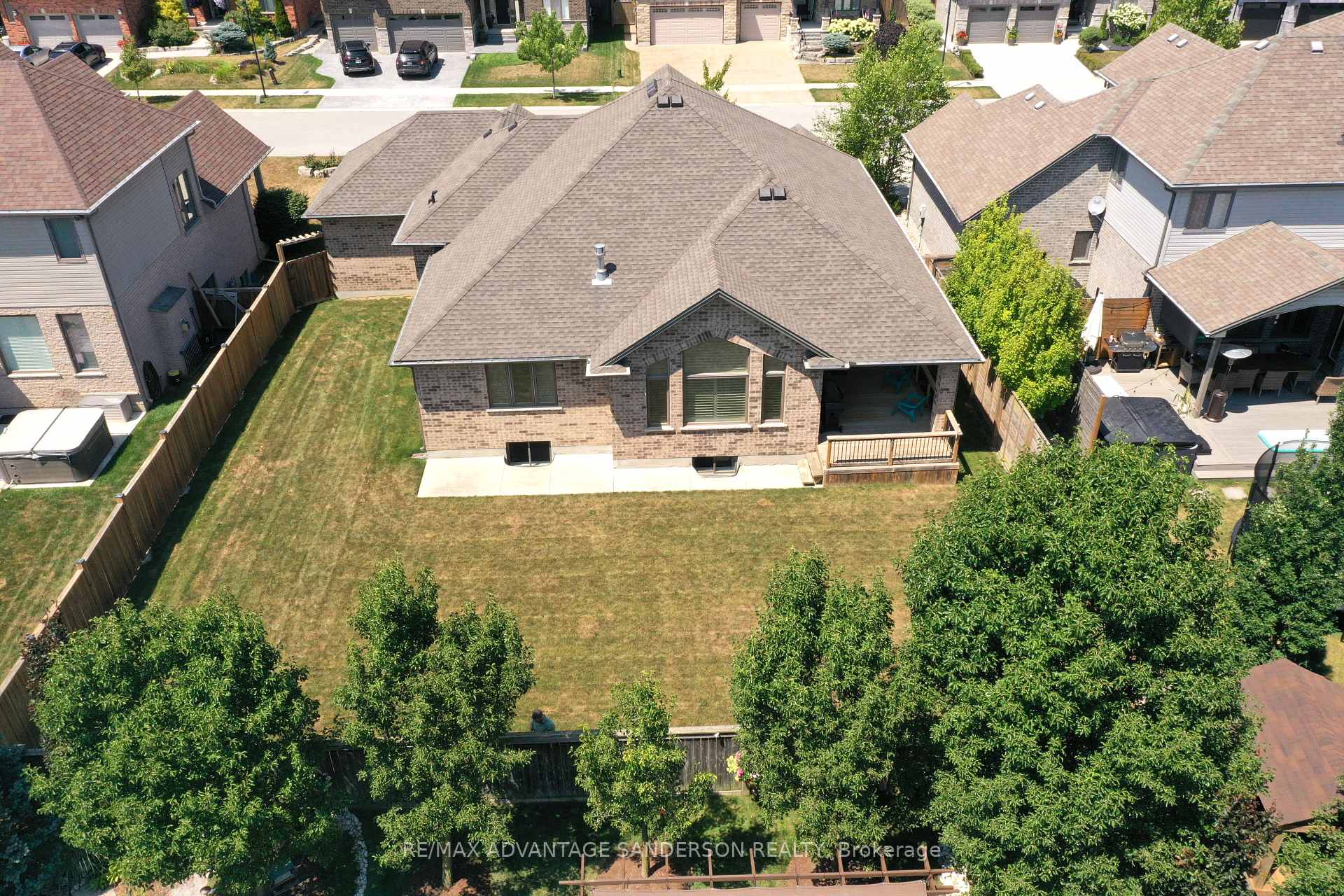 Photo 9 of 173 Martin Drive, Middlesex Centre, Ilderton — HOMEH
