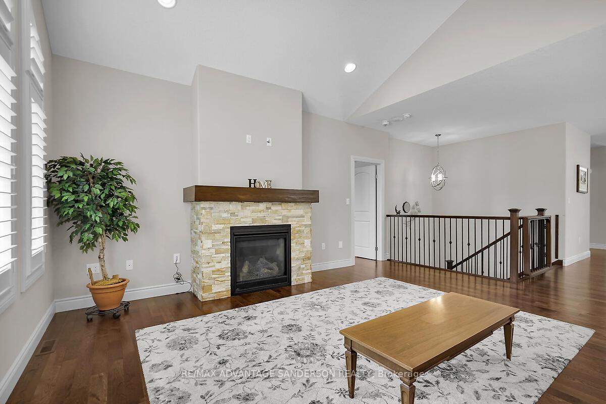 Photo 25 of 173 Martin Drive, Middlesex Centre, Ilderton — HOMEH