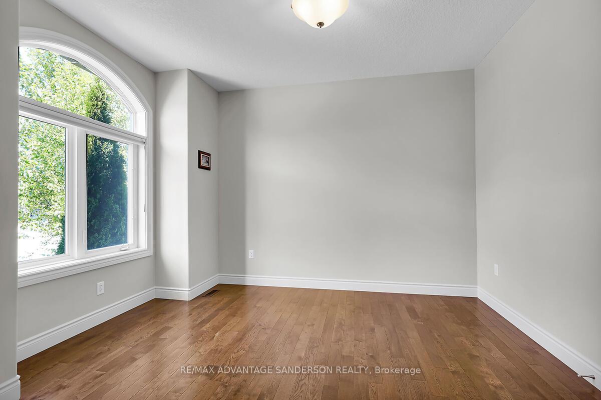 Photo 37 of 173 Martin Drive, Middlesex Centre, Ilderton — HOMEH