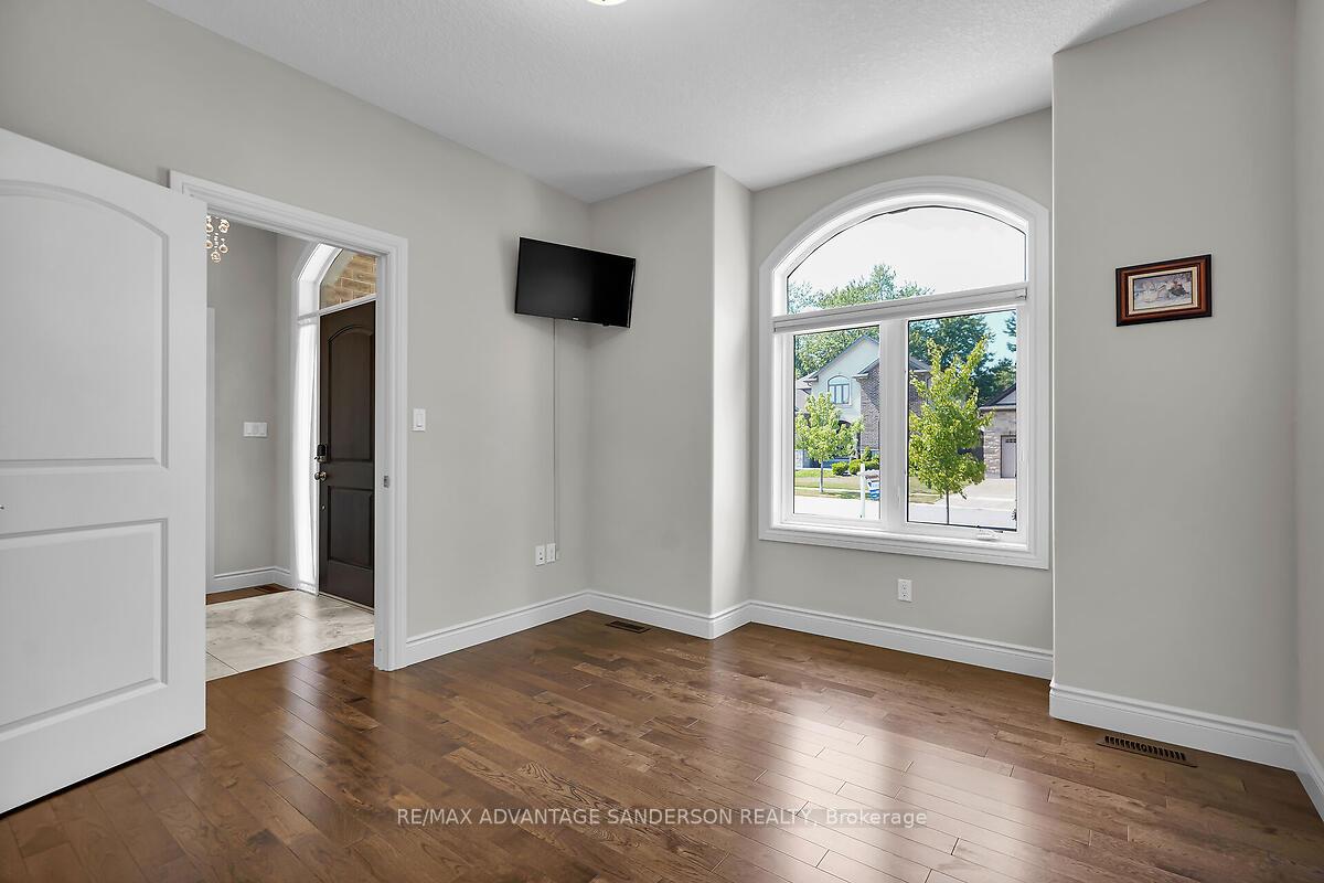 Photo 38 of 173 Martin Drive, Middlesex Centre, Ilderton — HOMEH