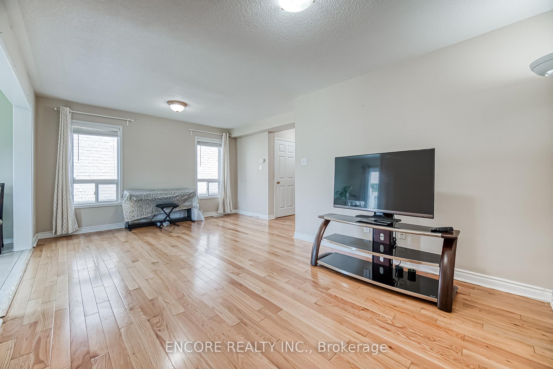 Photo 9 of 46 Anita Drive, Markham, Village Green-South Unionville — HOMEH