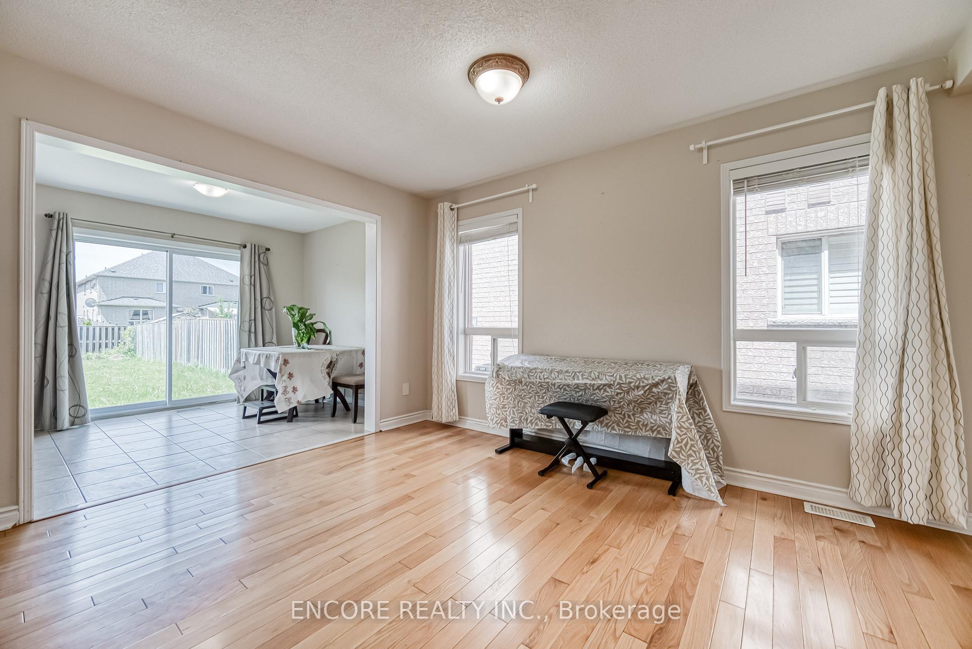 Photo 10 of 46 Anita Drive, Markham, Village Green-South Unionville — HOMEH