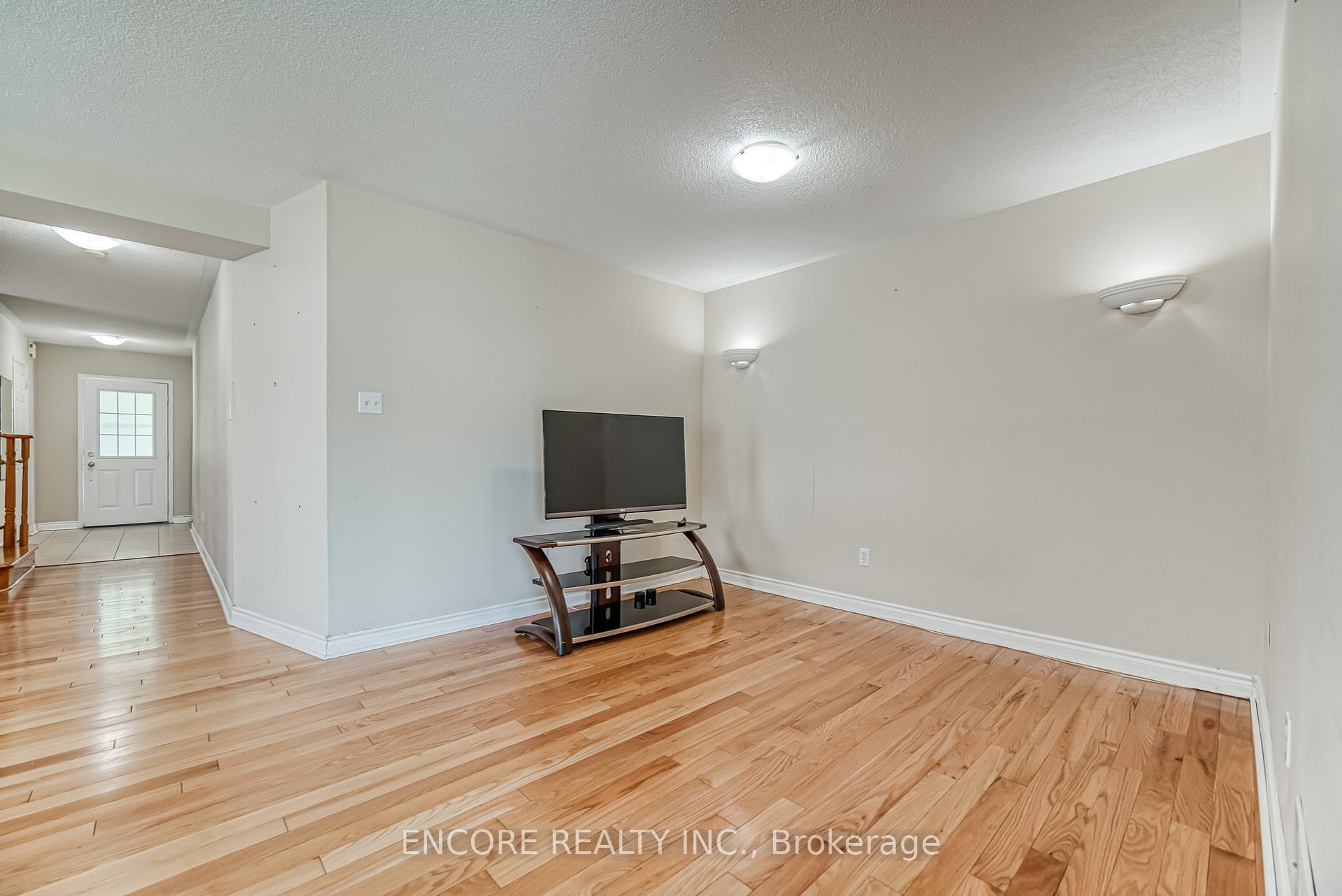 Photo 11 of 46 Anita Drive, Markham, Village Green-South Unionville — HOMEH