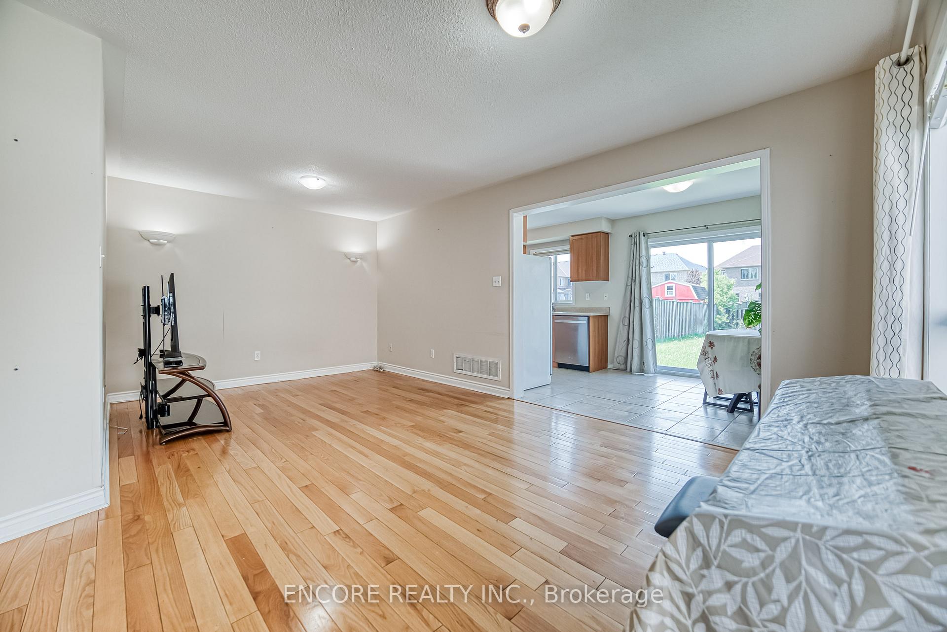 Photo 12 of 46 Anita Drive, Markham, Village Green-South Unionville — HOMEH