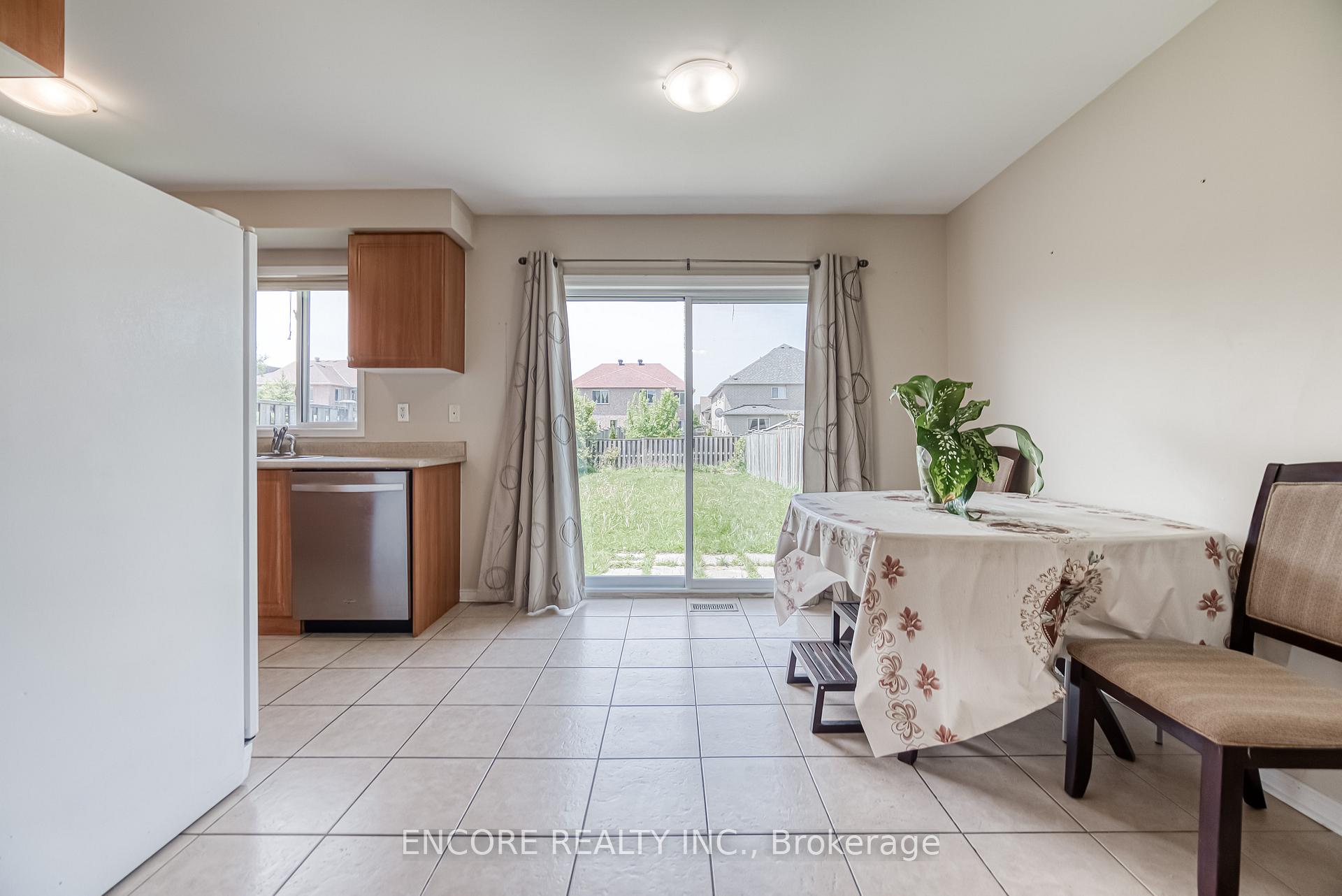 Photo 13 of 46 Anita Drive, Markham, Village Green-South Unionville — HOMEH