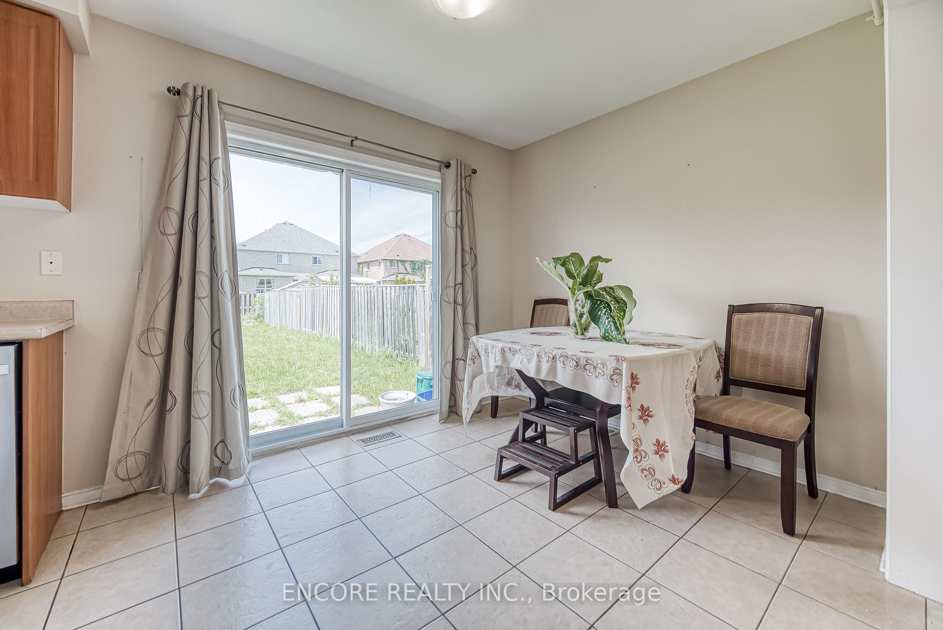 Photo 14 of 46 Anita Drive, Markham, Village Green-South Unionville — HOMEH