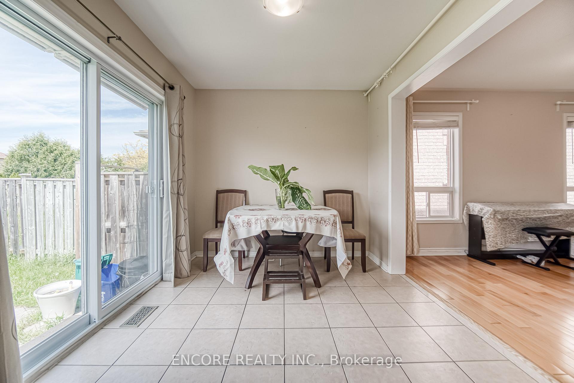 Photo 18 of 46 Anita Drive, Markham, Village Green-South Unionville — HOMEH