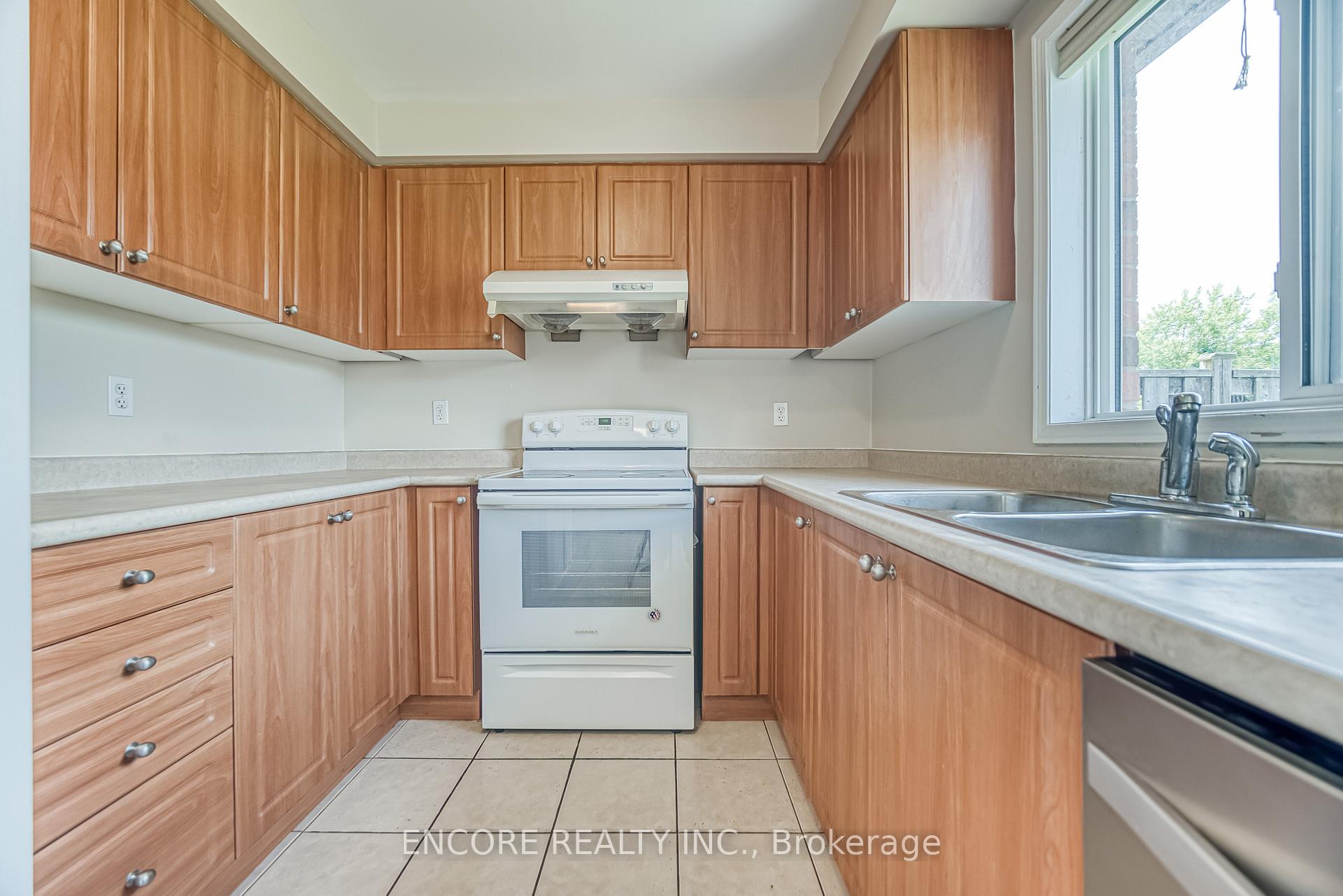 Photo 19 of 46 Anita Drive, Markham, Village Green-South Unionville — HOMEH