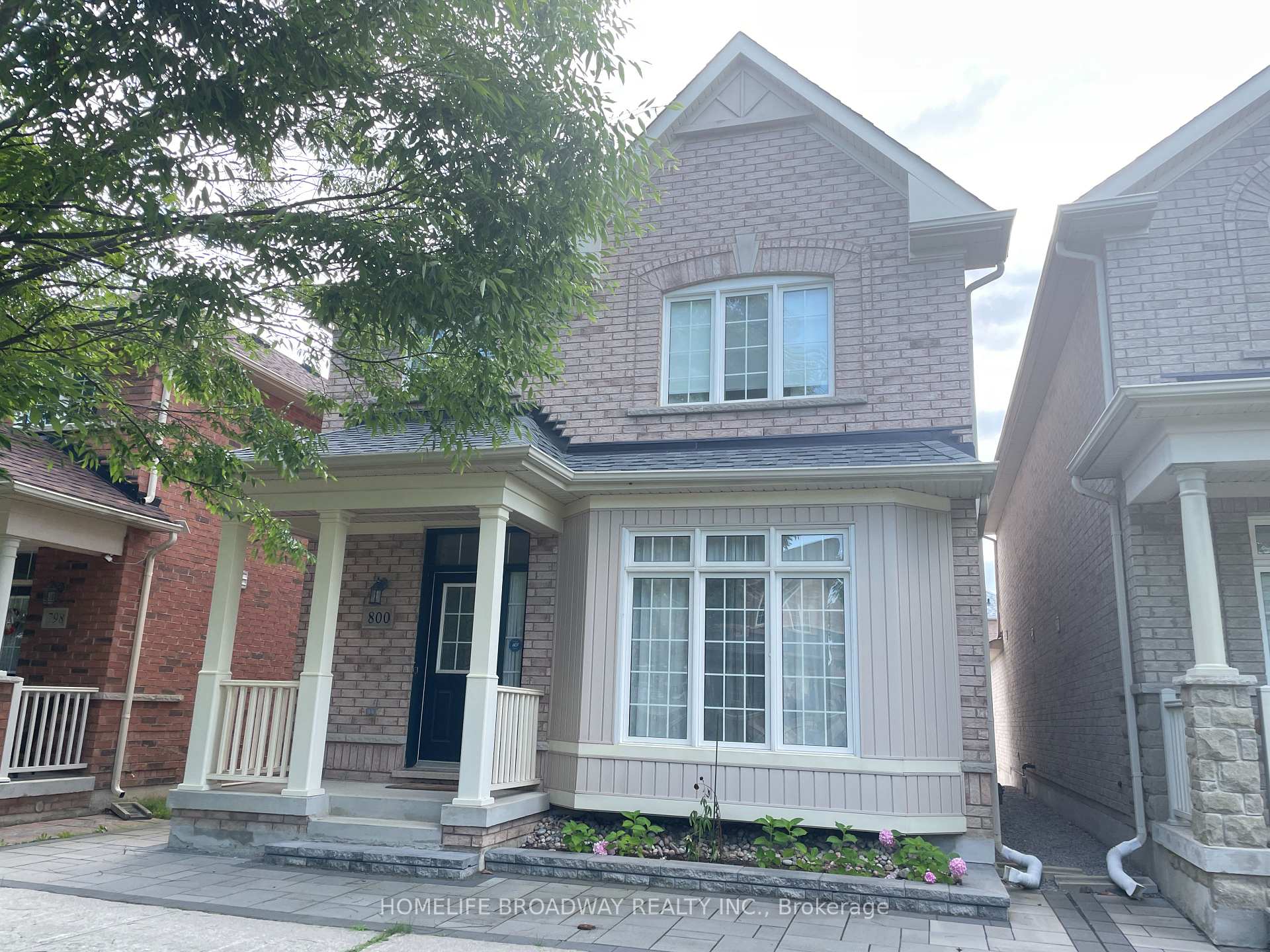 Front of 800 Cornell Rouge Boulevard