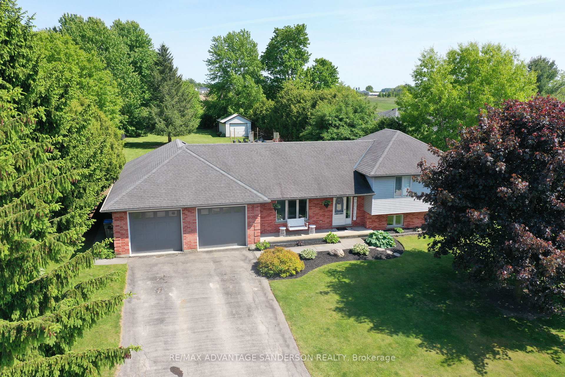 Photo 2 of 119 Brookfield Street, Middlesex Centre, Denfield — HOMEH