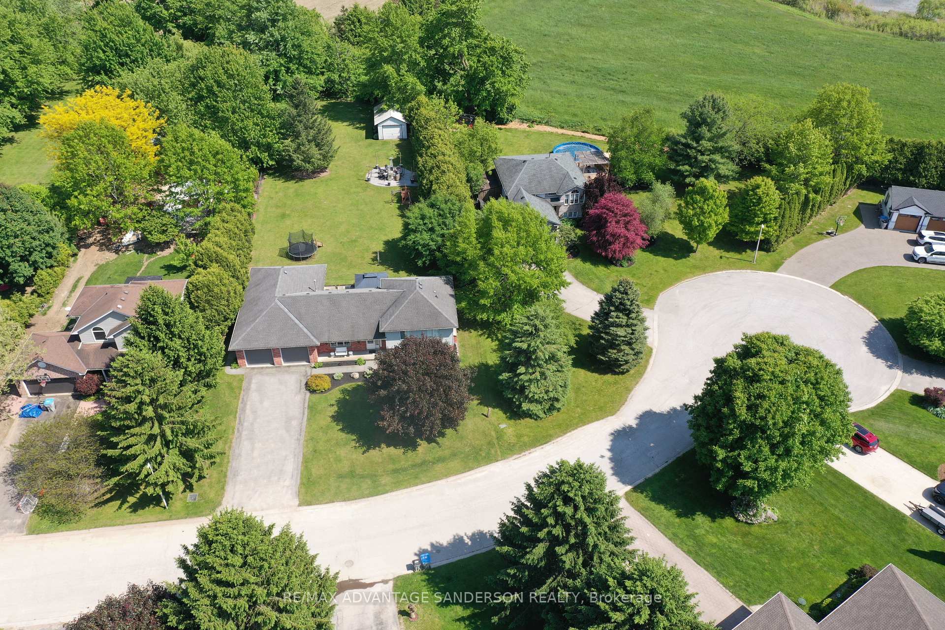 Photo 4 of 119 Brookfield Street, Middlesex Centre, Denfield — HOMEH