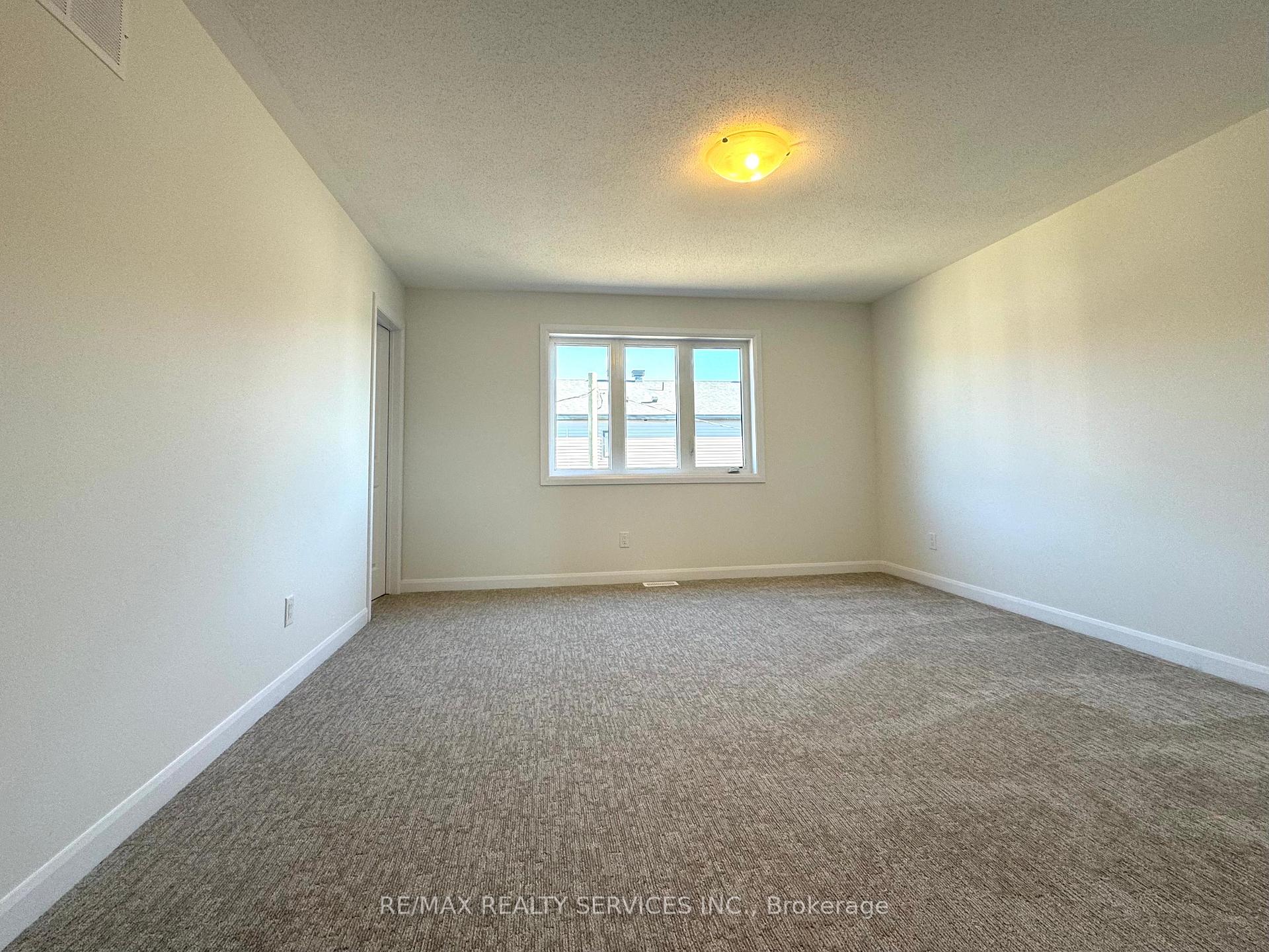 Photo 11 of 183 Invention Boulevard, Ottawa, Kanata - Morgan's Grant/South March — HOMEH