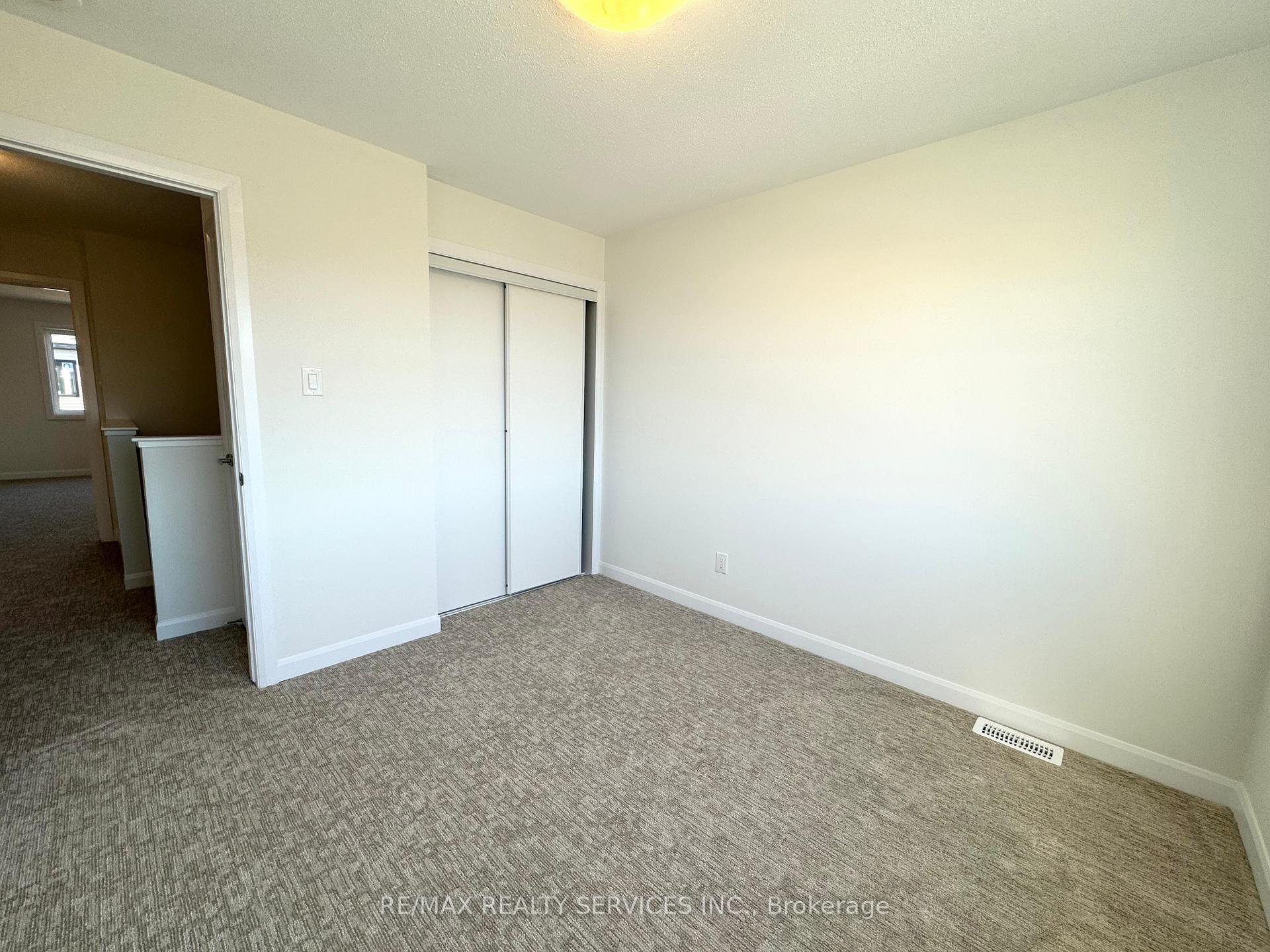 Photo 16 of 183 Invention Boulevard, Ottawa, Kanata - Morgan's Grant/South March — HOMEH