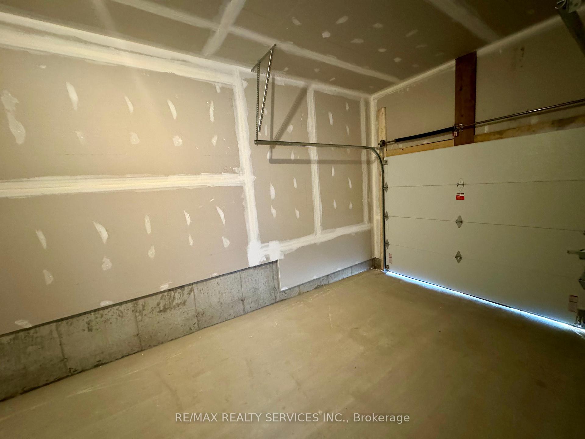 Photo 21 of 183 Invention Boulevard, Ottawa, Kanata - Morgan's Grant/South March — HOMEH