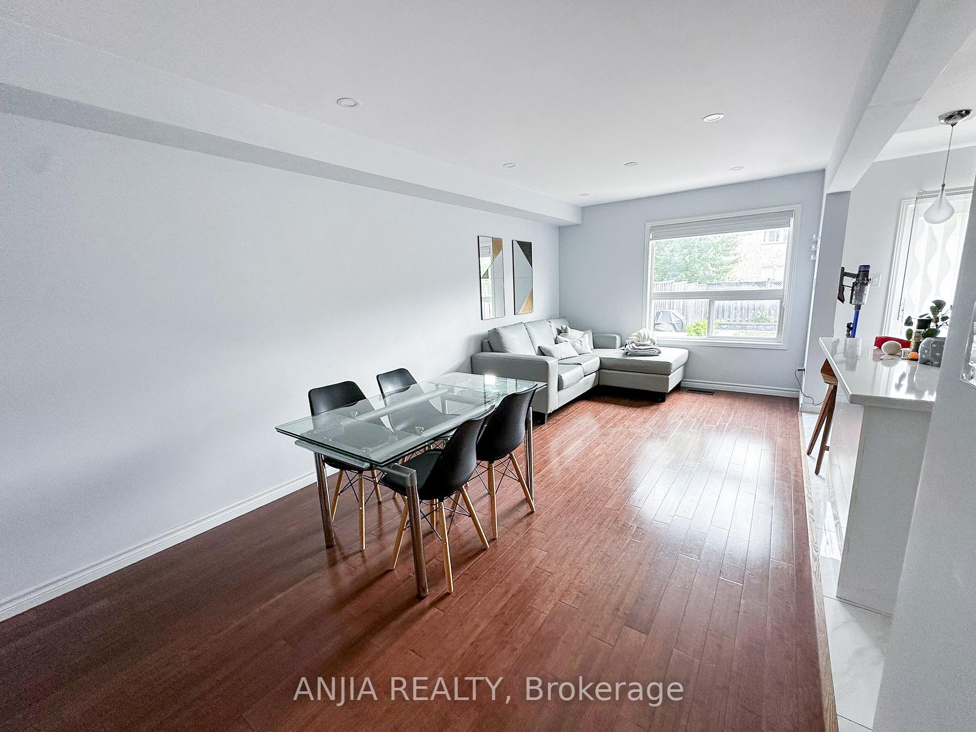 Photo 2 of 71 Via Jessica Drive, Markham, Village Green-South Unionville — HOMEH