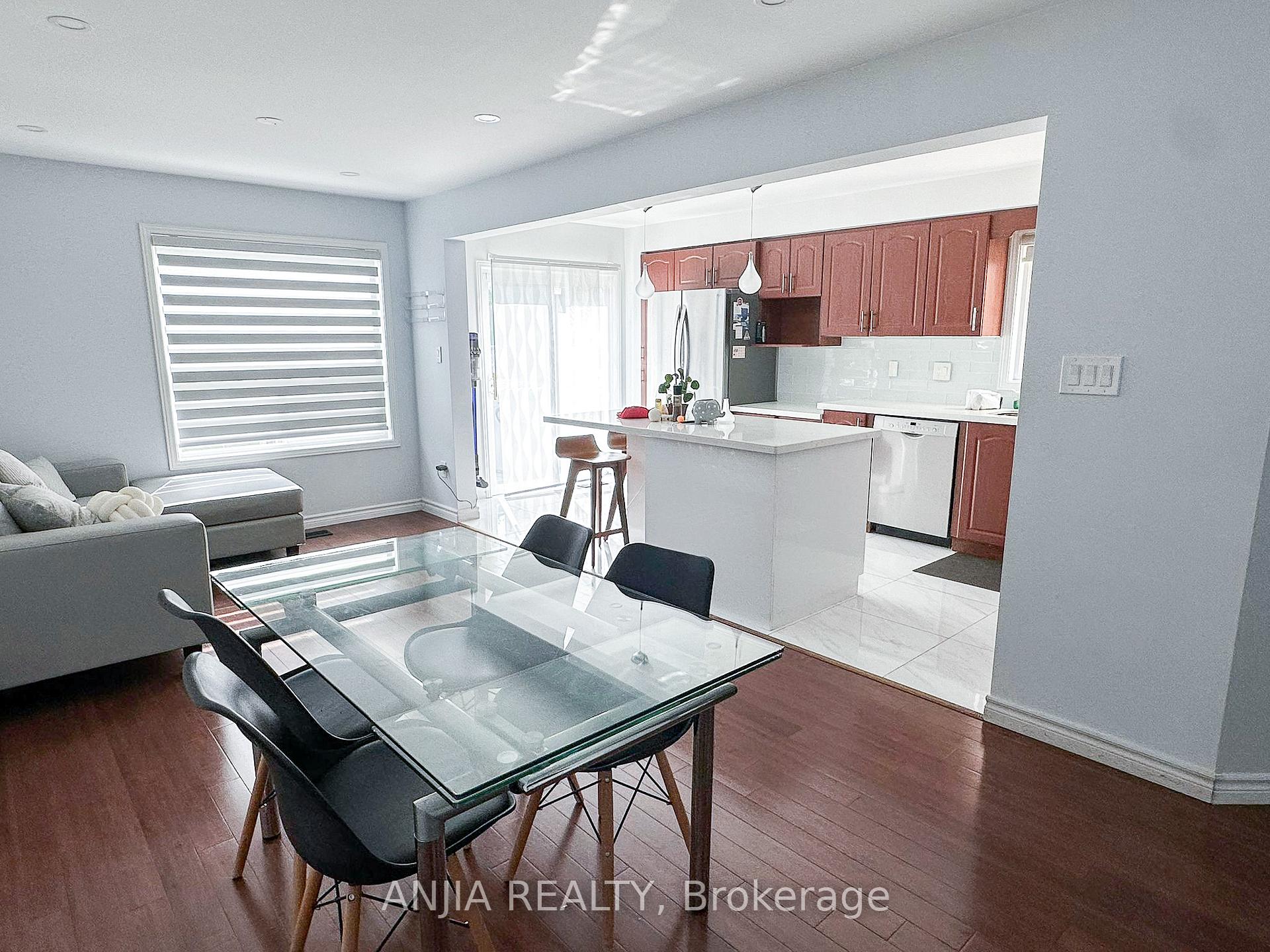 Photo 6 of 71 Via Jessica Drive, Markham, Village Green-South Unionville — HOMEH