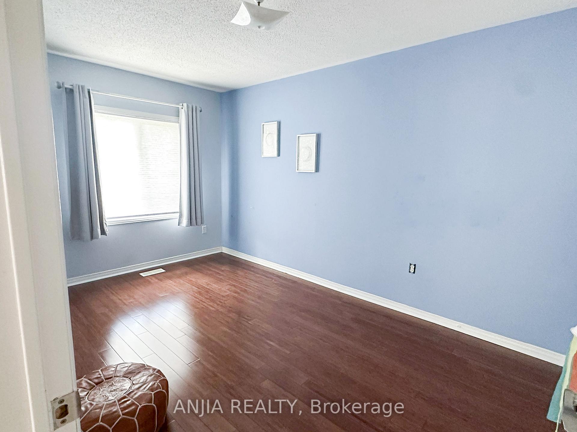 Photo 7 of 71 Via Jessica Drive, Markham, Village Green-South Unionville — HOMEH