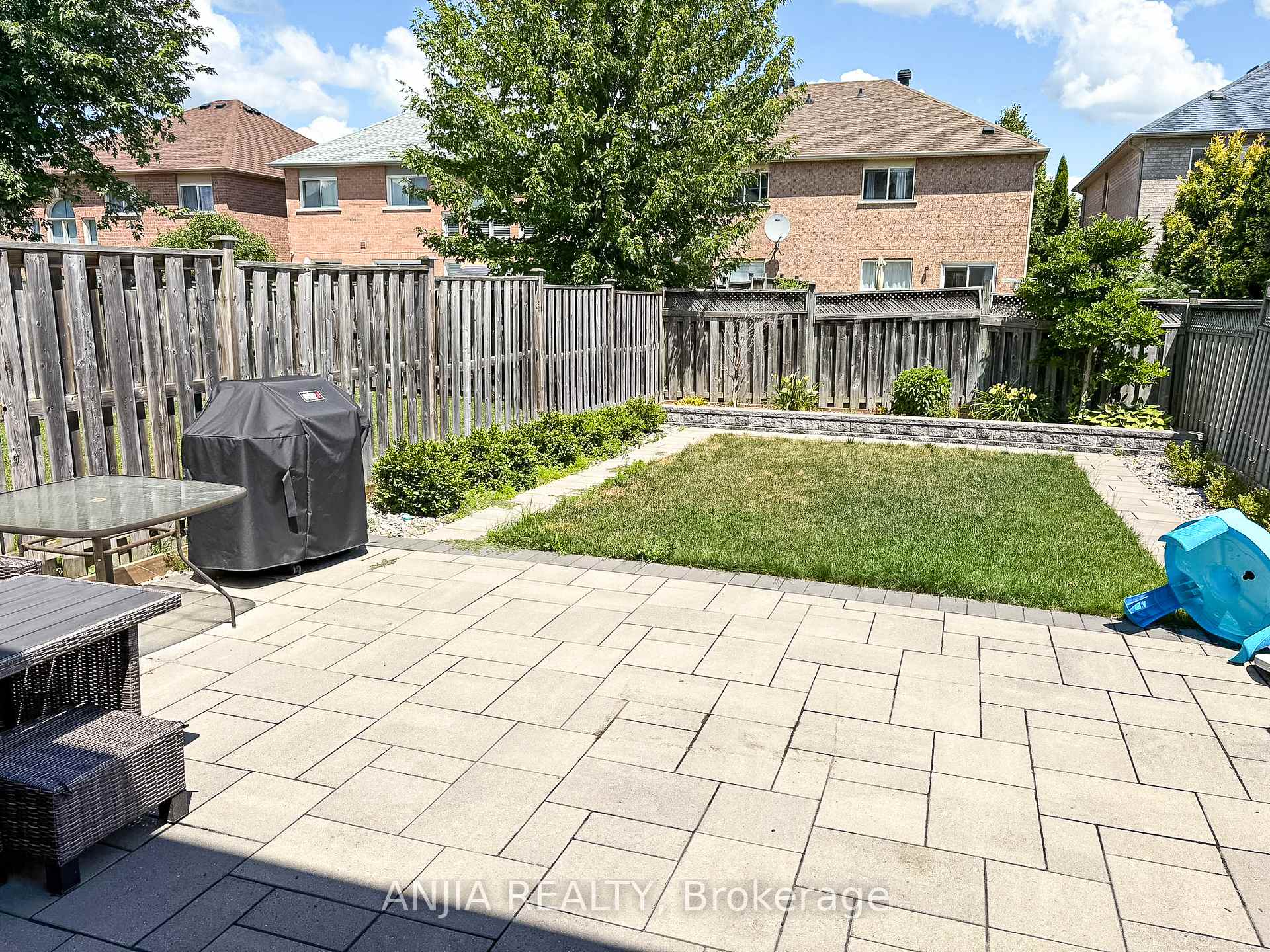 Photo 12 of 71 Via Jessica Drive, Markham, Village Green-South Unionville — HOMEH