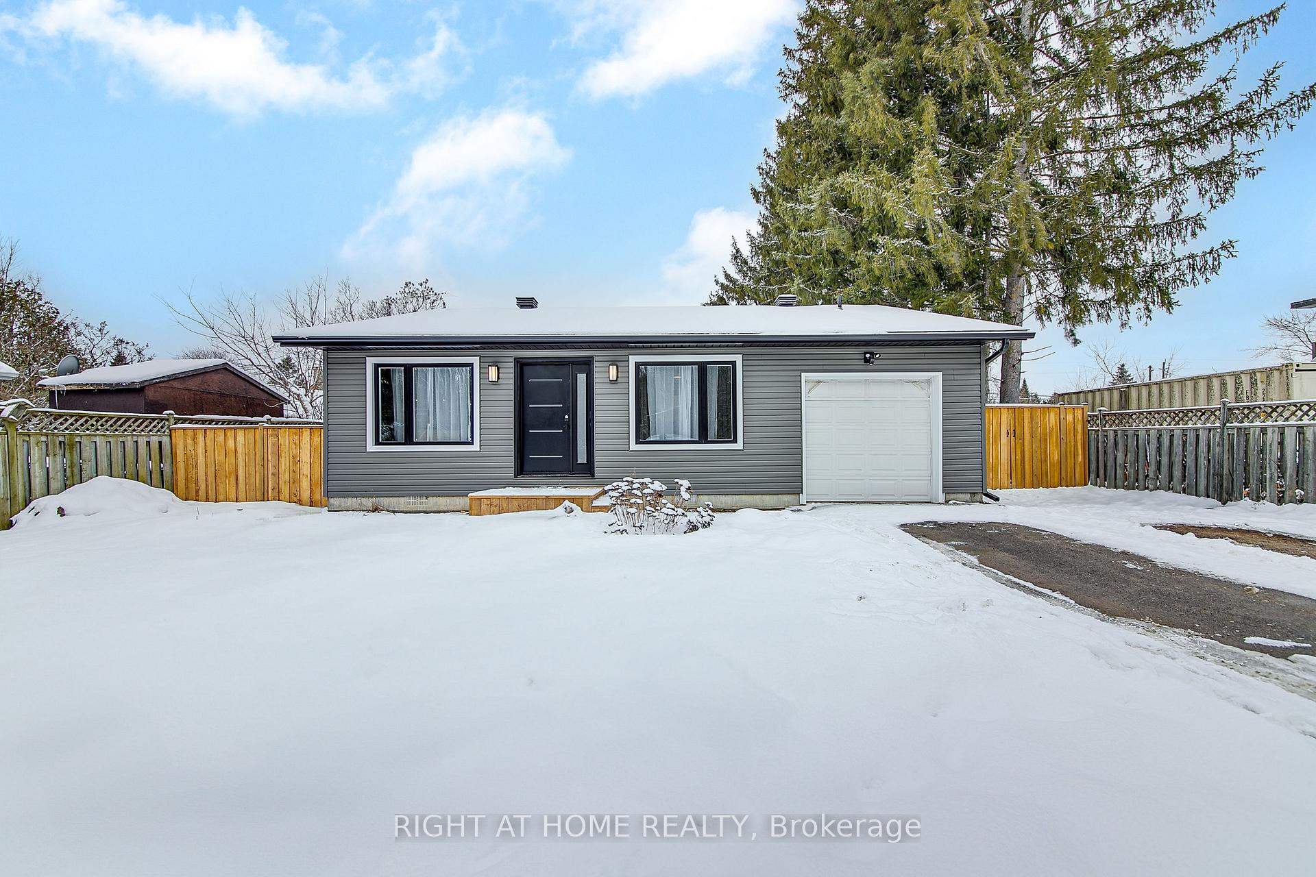 Photo 1 of 1050 Emily Street, Innisfil, Lefroy — HOMEH
