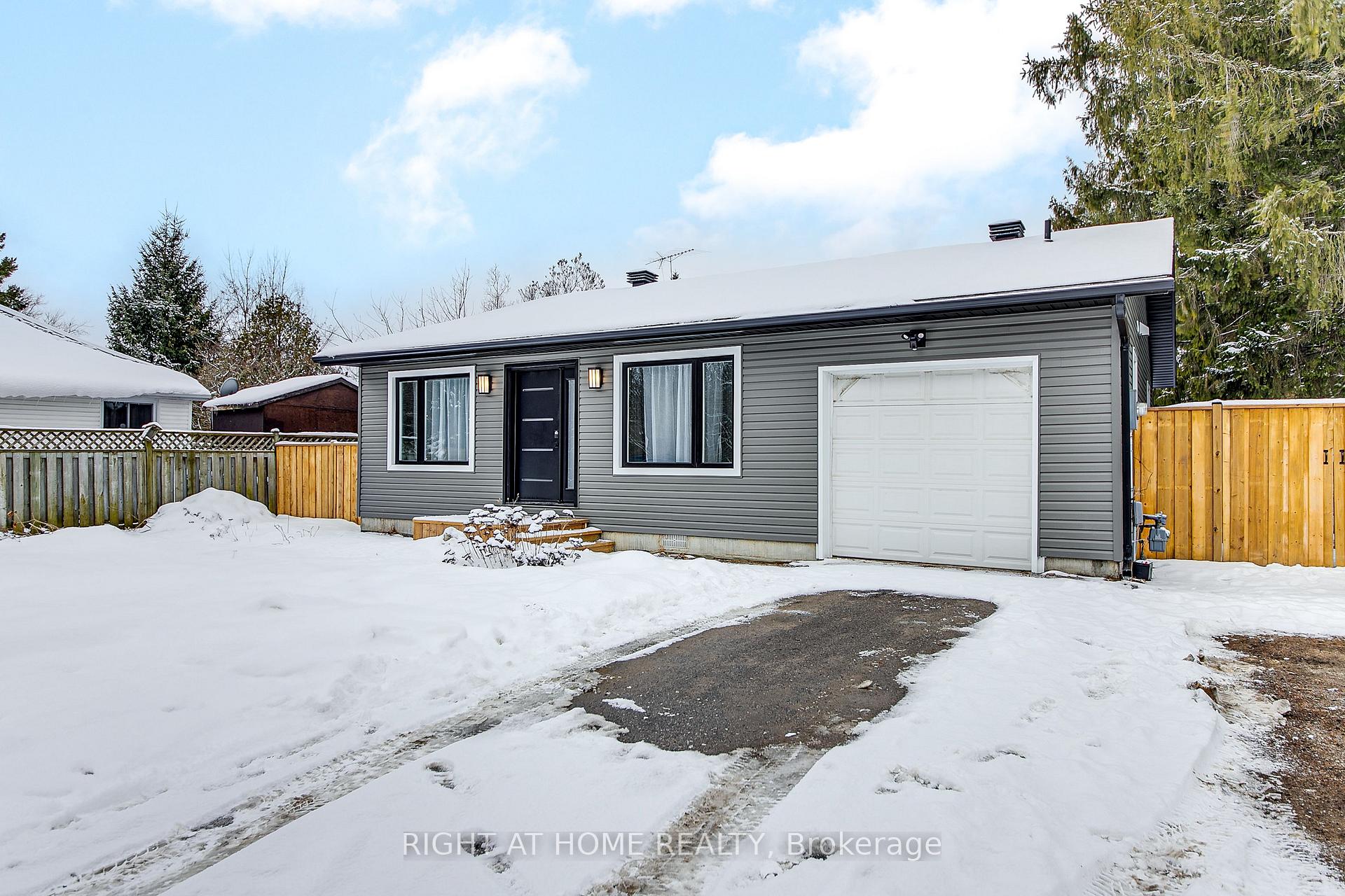 Photo 2 of 1050 Emily Street, Innisfil, Lefroy — HOMEH