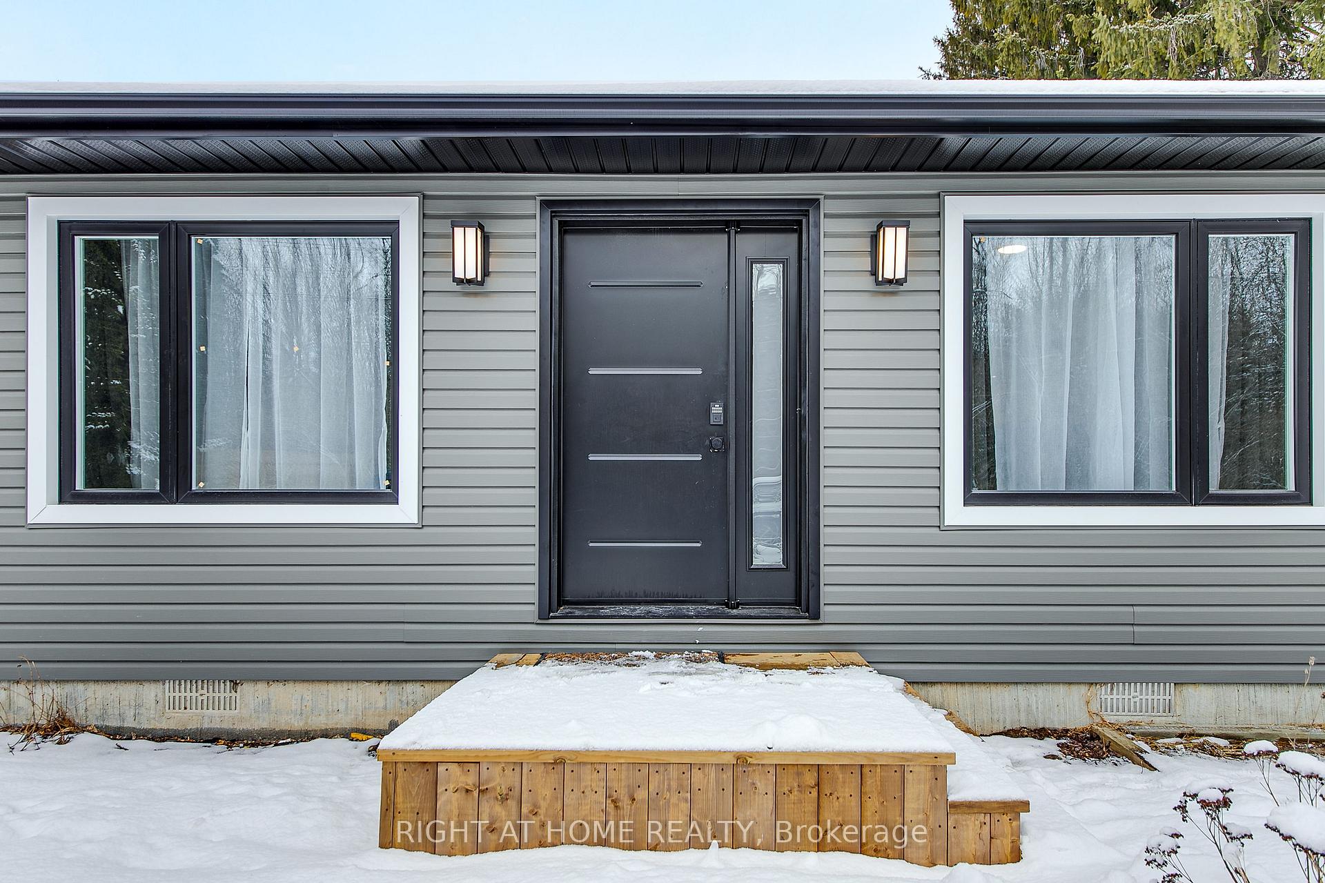 Photo 3 of 1050 Emily Street, Innisfil, Lefroy — HOMEH